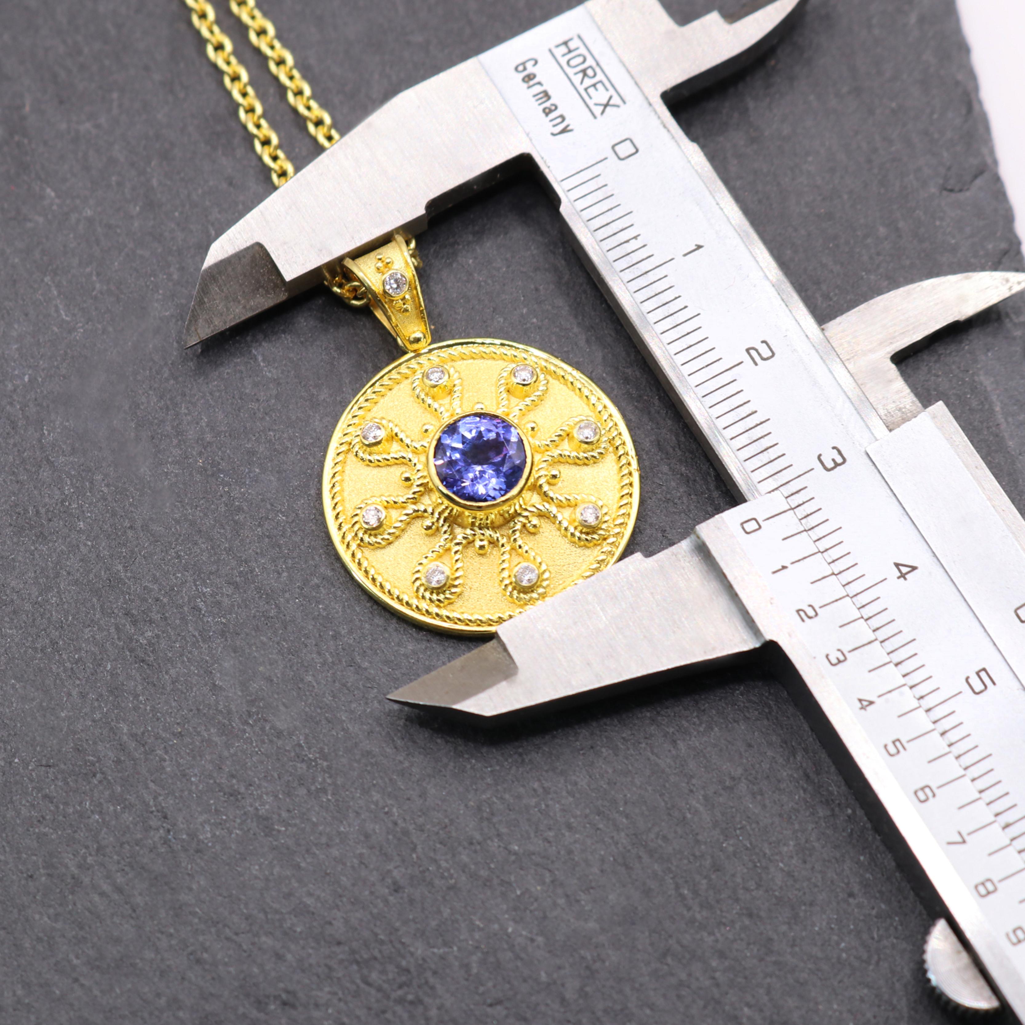 da uomo o donna Ciondolo con tanzanite e granulazione in oro 18 carati con catenina della Collection'S in vendita
