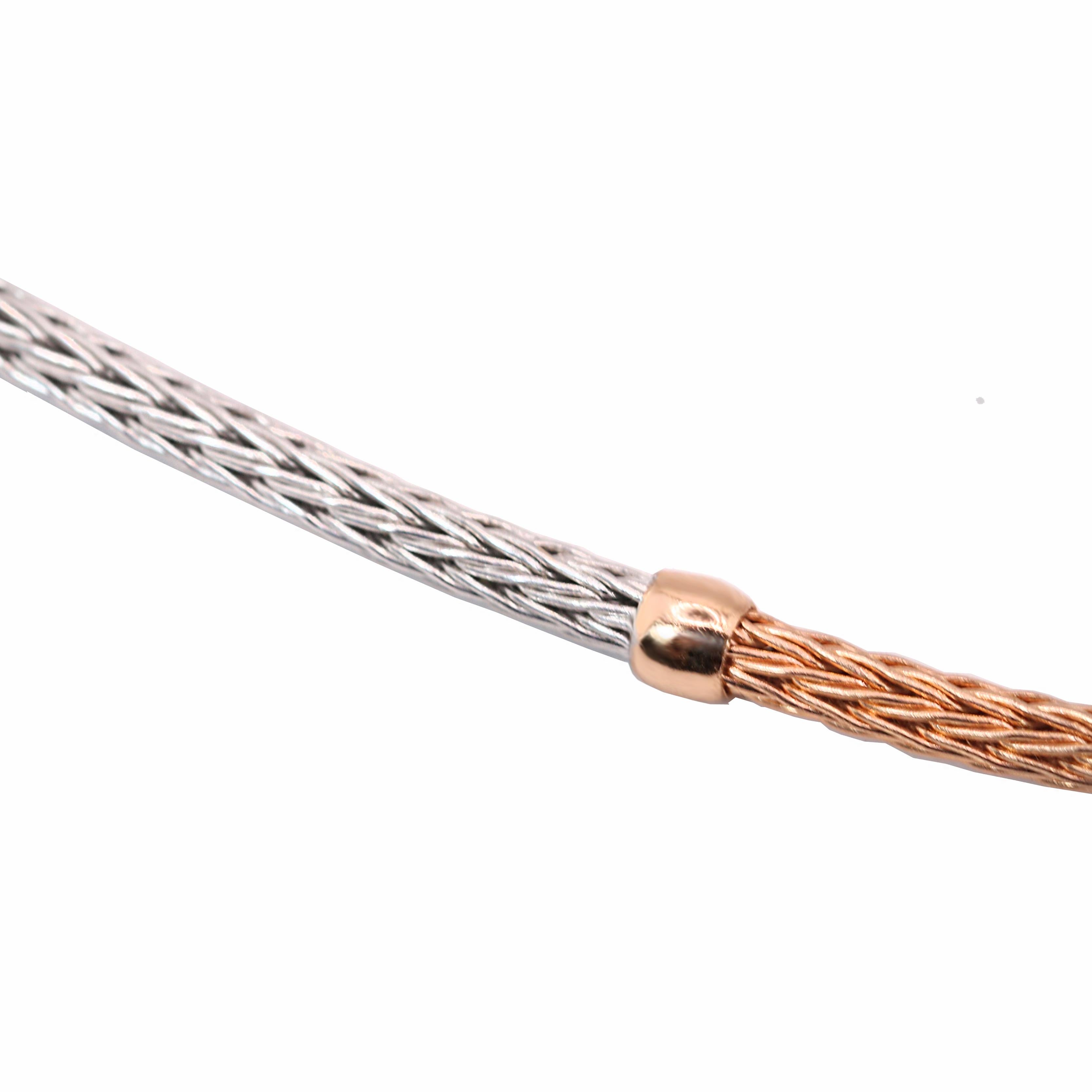 Croix granulée avec chaîne collection Georgios en or rose 18 carats et diamants Unisexe en vente