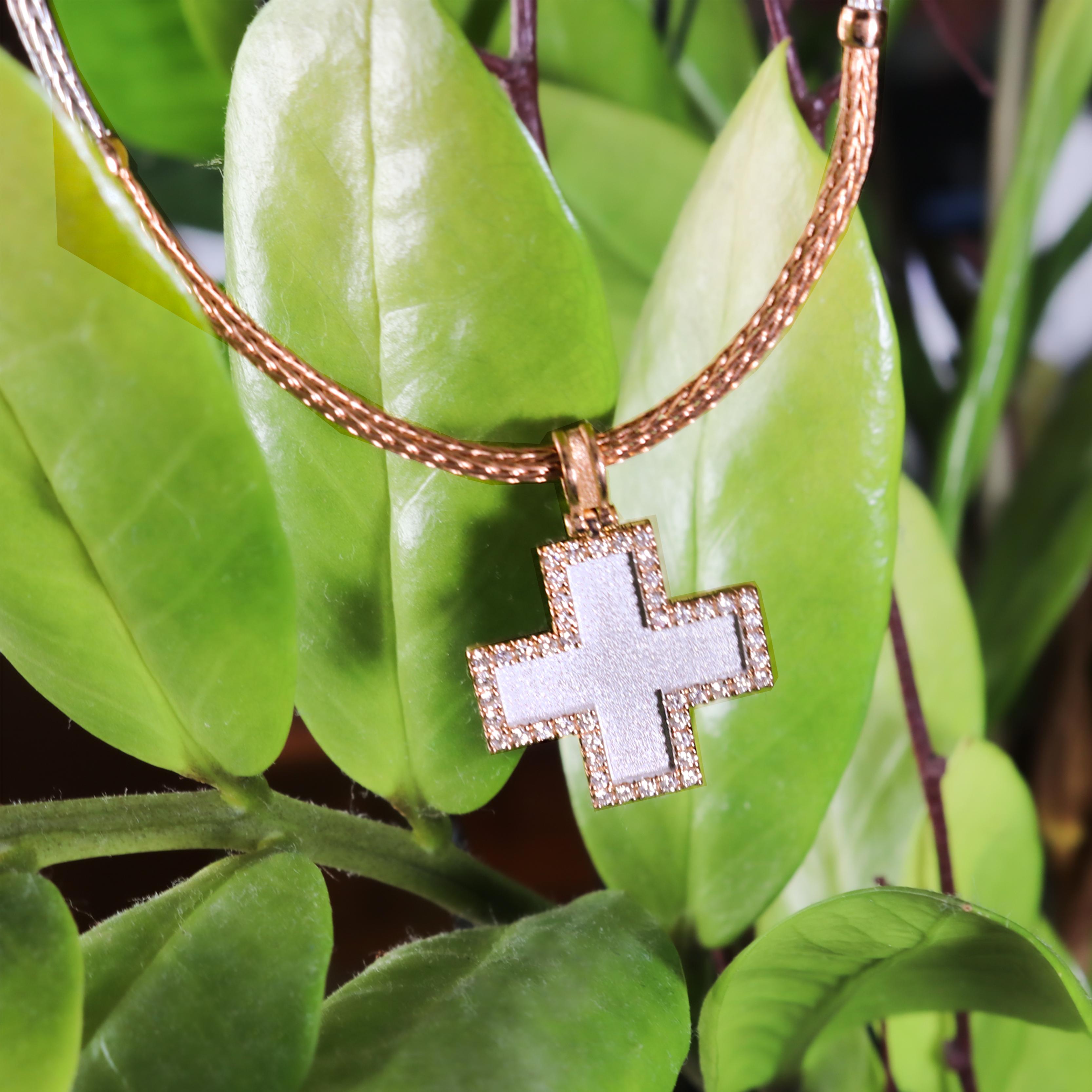 Croix granulée avec chaîne collection Georgios en or rose 18 carats et diamants en vente 1