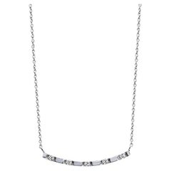 Pendentif « Diamond Bar » en or blanc 18 carats de la collection Georgios
