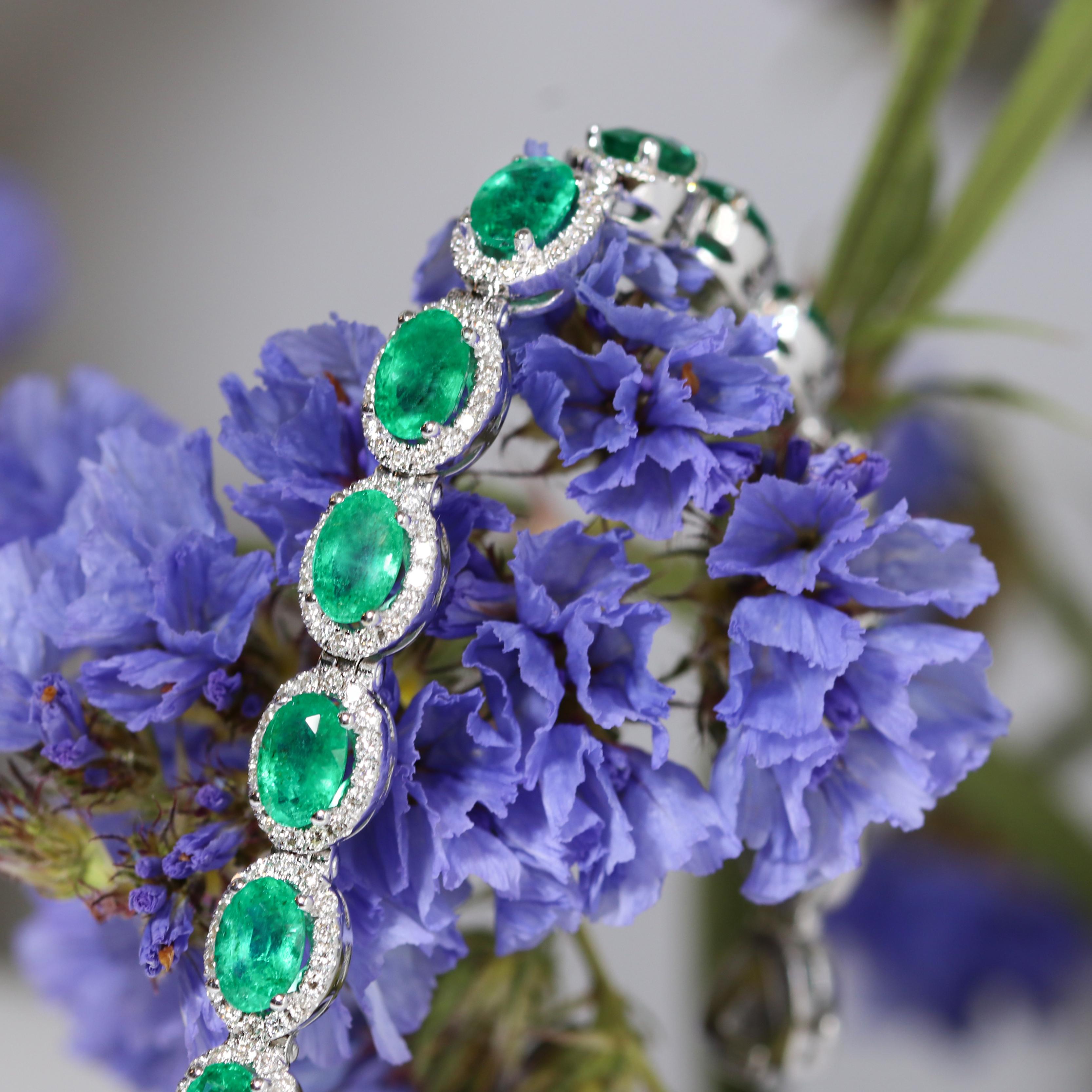 Colección Georgios Pulsera de oro blanco de 18 quilates Esmeralda talla oval con diamantes Corte oval en venta