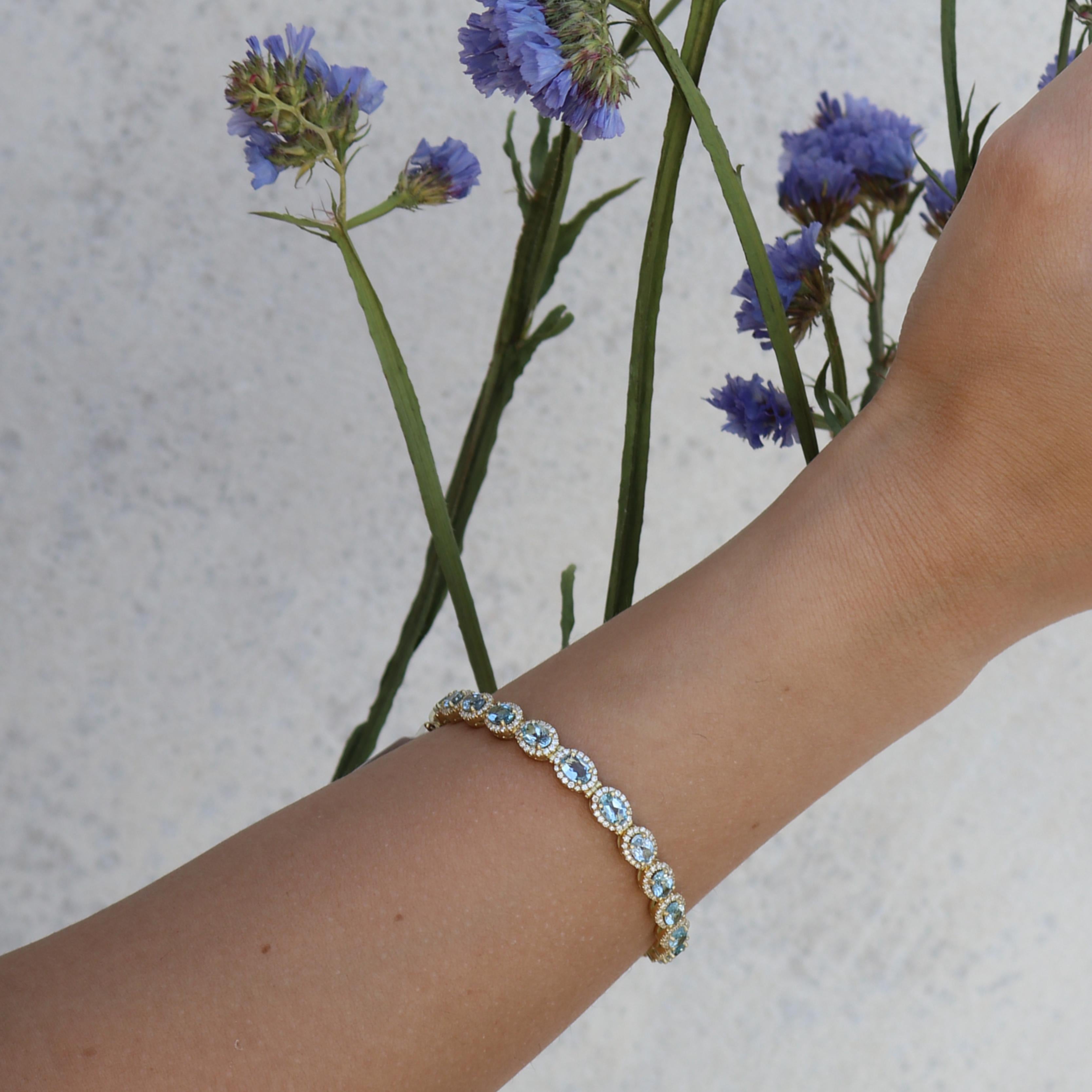 Colección Georgios Pulsera de oro blanco de 18 quilates Esmeralda talla oval con diamantes en venta 4