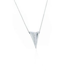 Pendentif en or blanc 18 carats avec diamant en forme de V de la collection Georgios