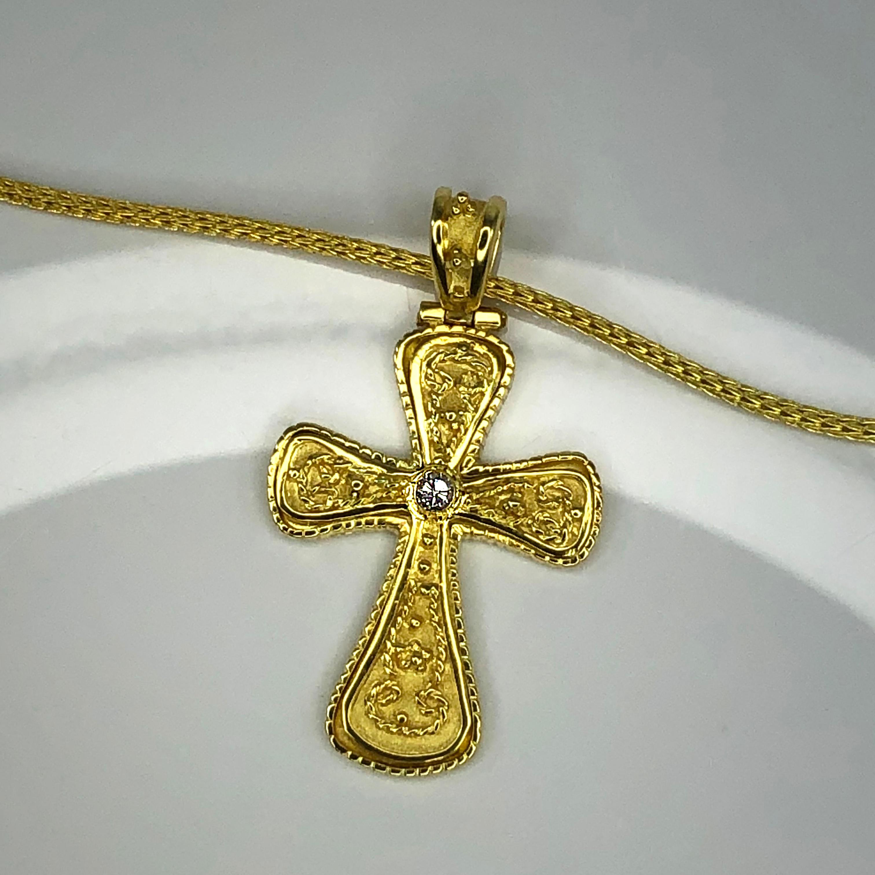 Croix complexe de style byzantin en or jaune 18 carats et diamants de la collection Georgios en vente 4