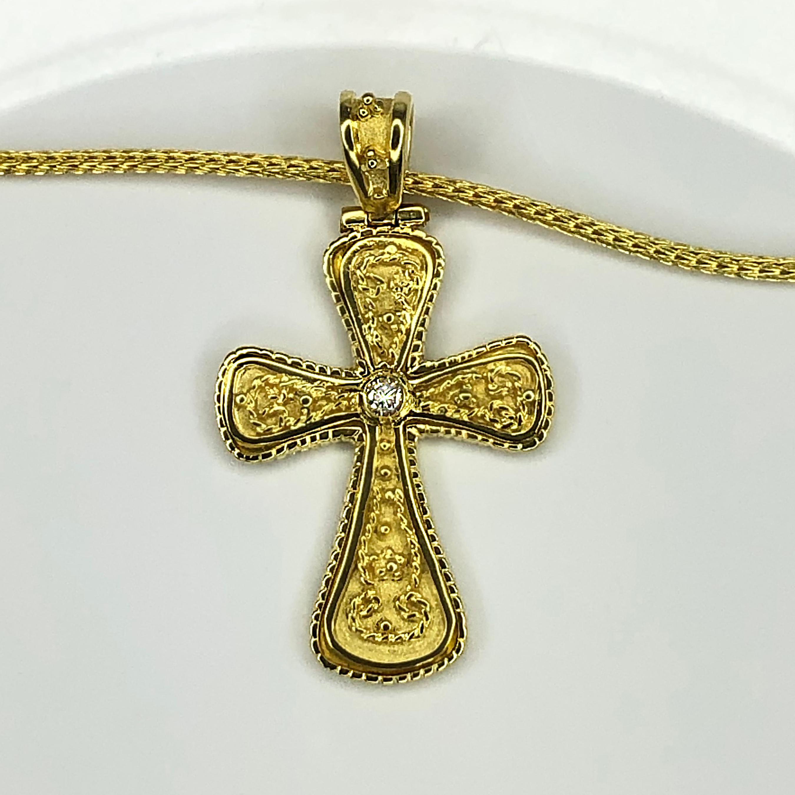 Croix complexe de style byzantin en or jaune 18 carats et diamants de la collection Georgios en vente 7