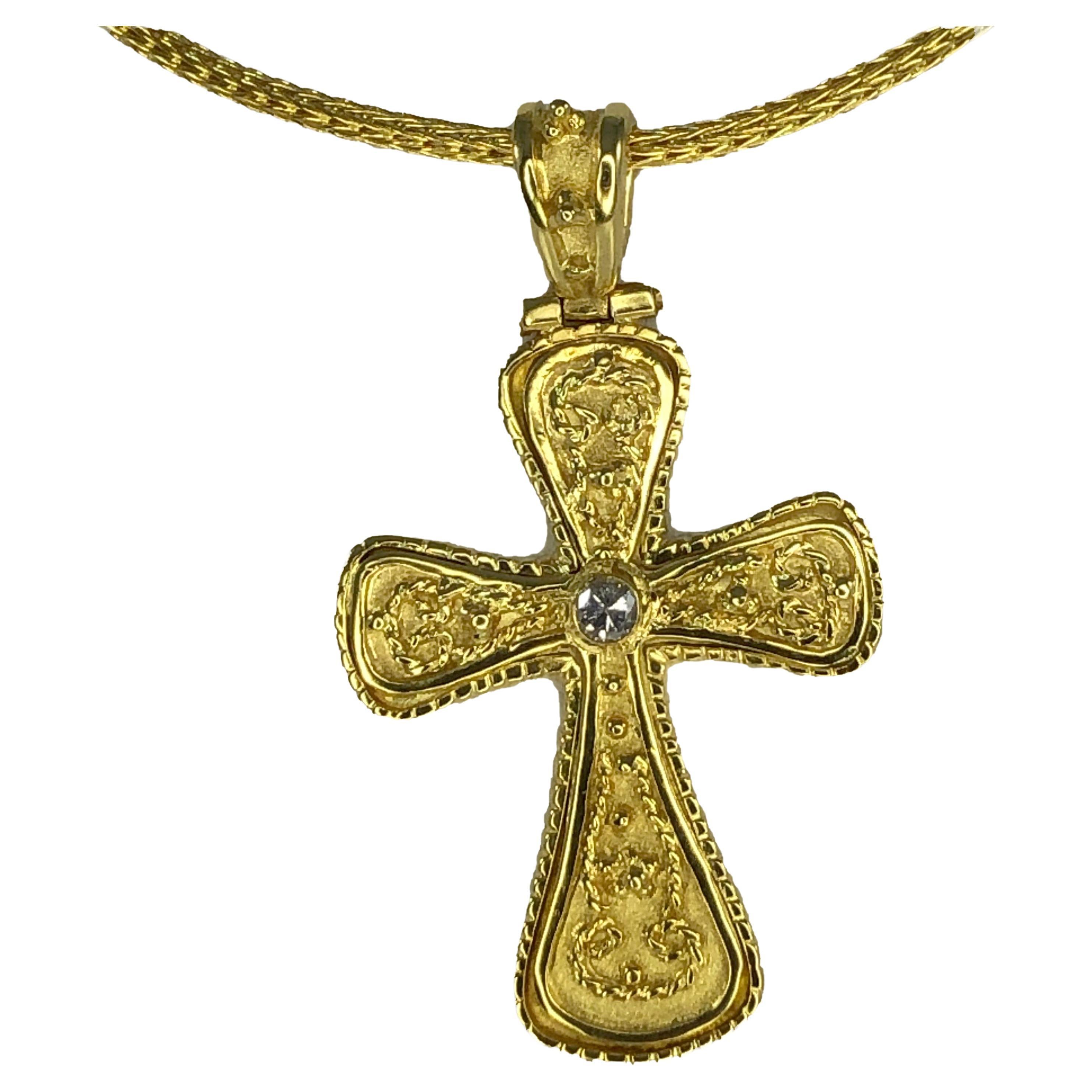 Croix complexe de style byzantin en or jaune 18 carats et diamants de la collection Georgios