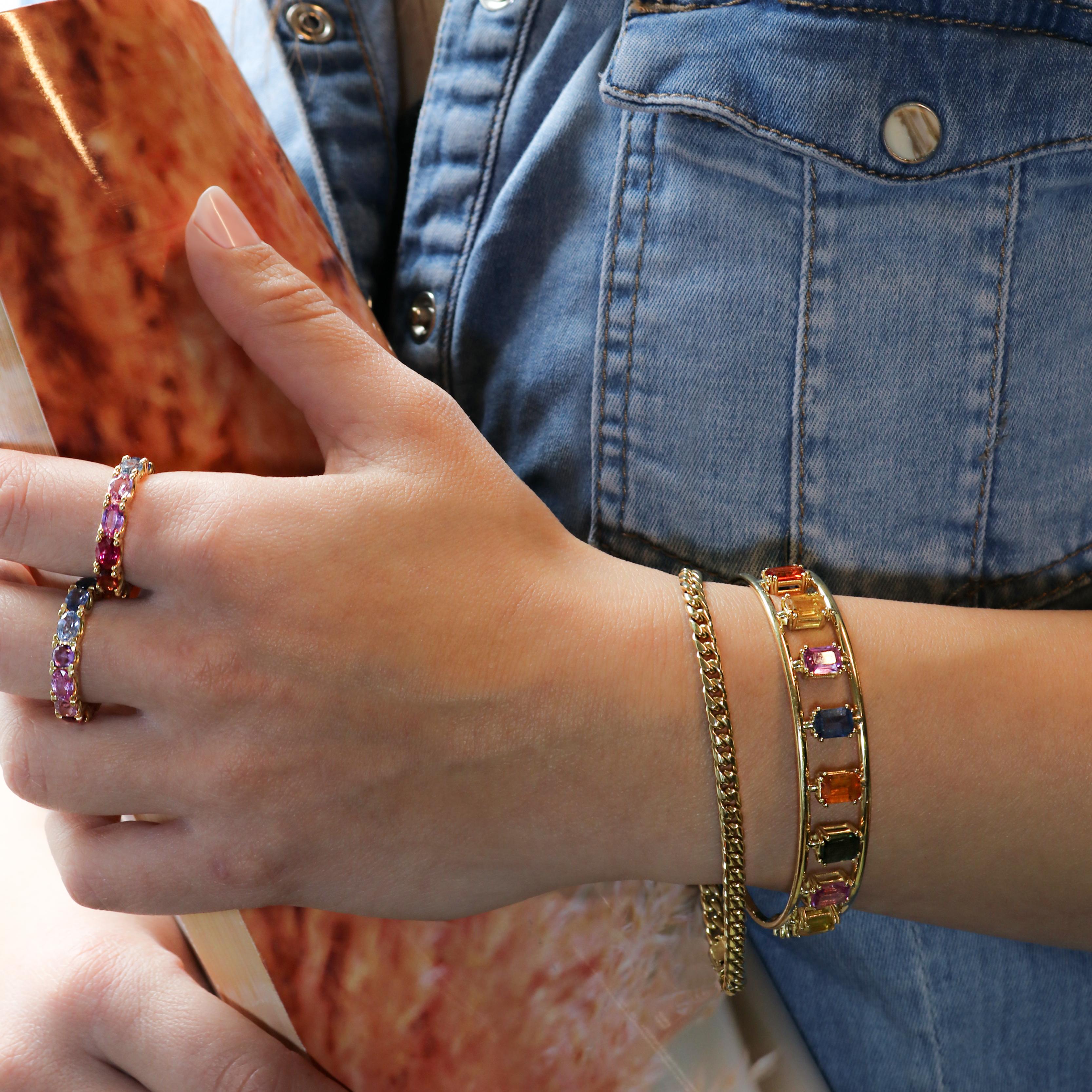 Bracelet manchette collection Georgios en or jaune 18 carats avec plusieurs saphirs en vente 5