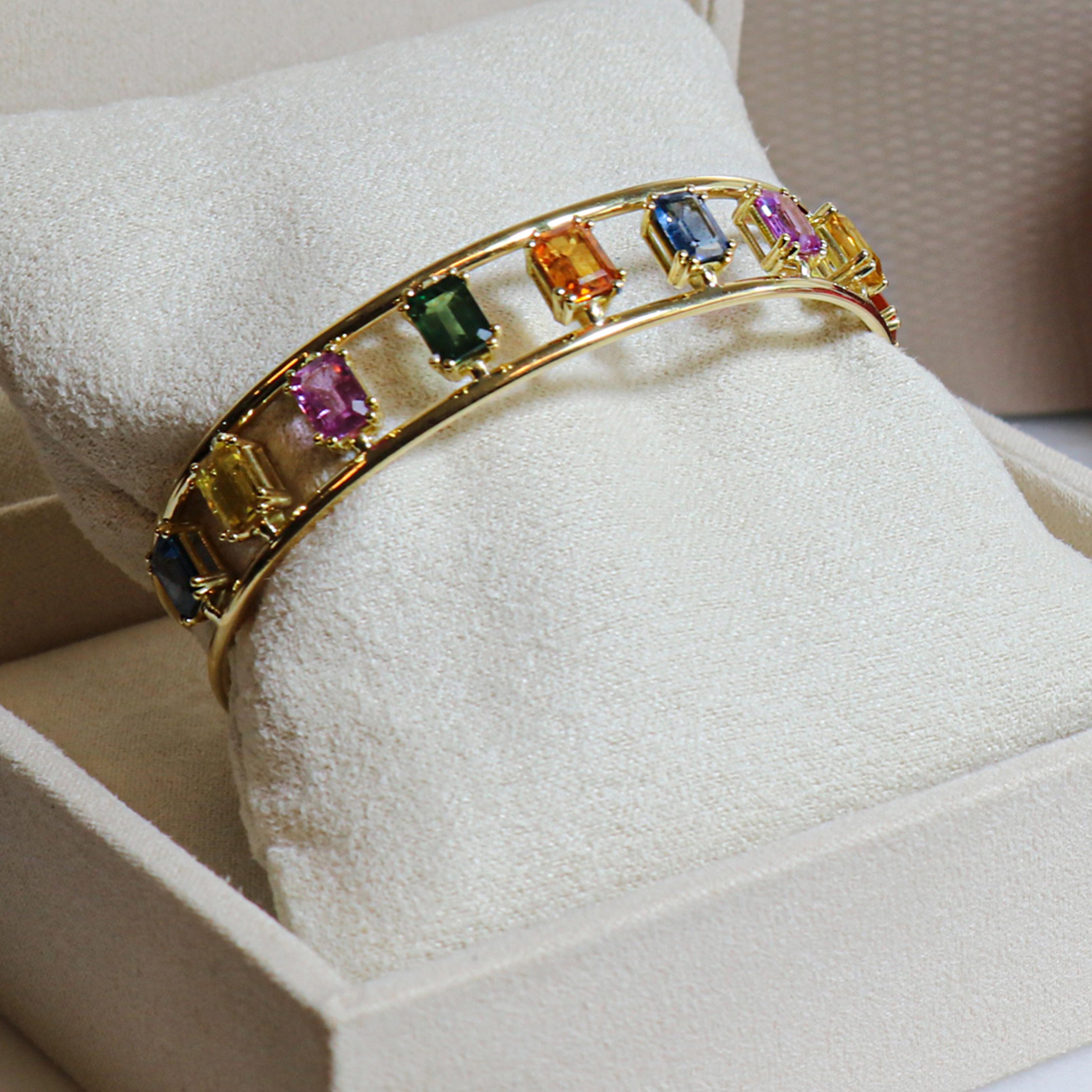 Bracelet manchette collection Georgios en or jaune 18 carats avec plusieurs saphirs Pour femmes en vente