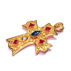 Georgios Collections Croix en or jaune 18 carats et diamants avec saphirs et rubis