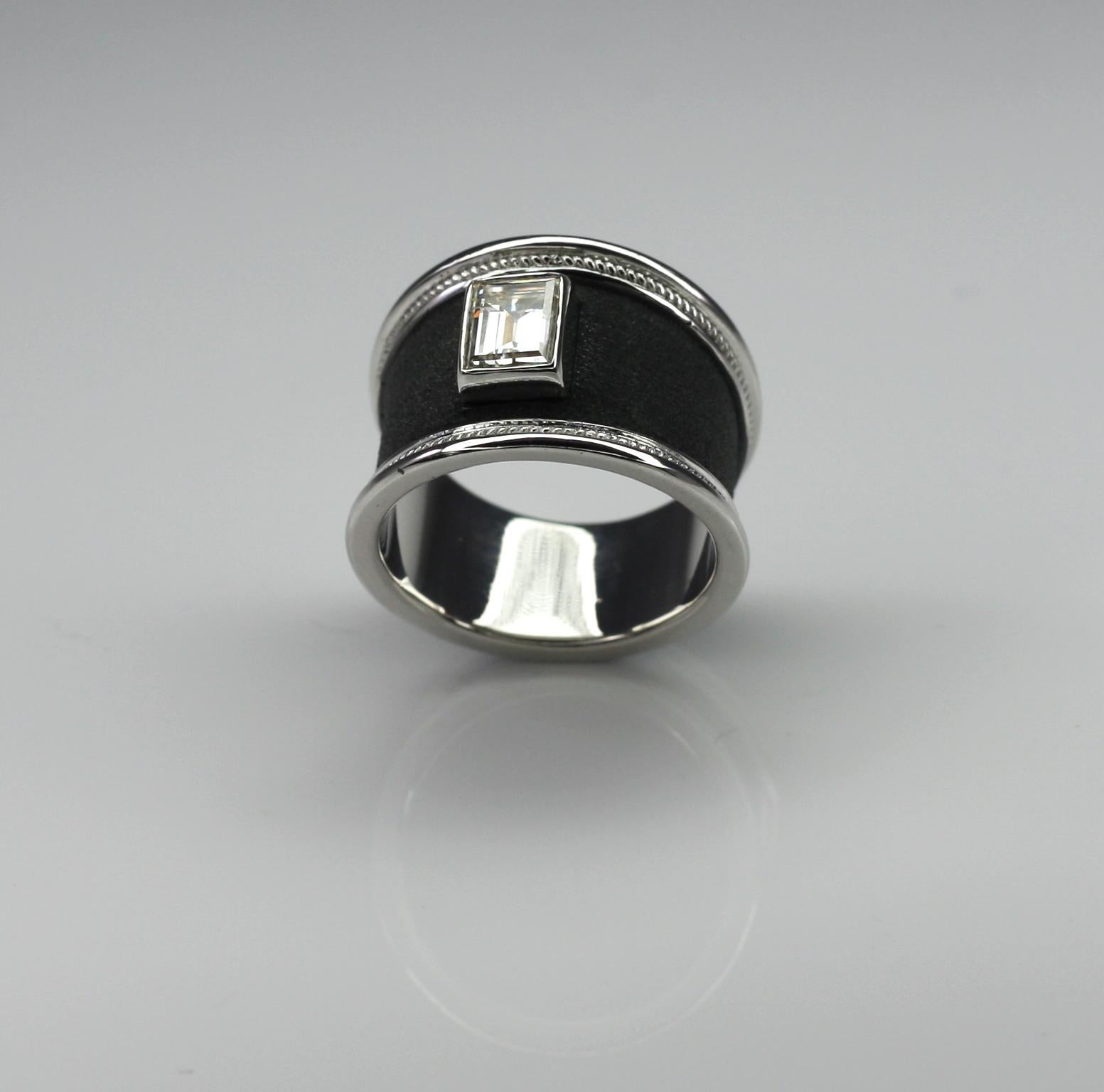 Georgios Collections Breiter Ring aus 18 Karat Weißgold und schwarzem Rhodium Diamant im Angebot 5