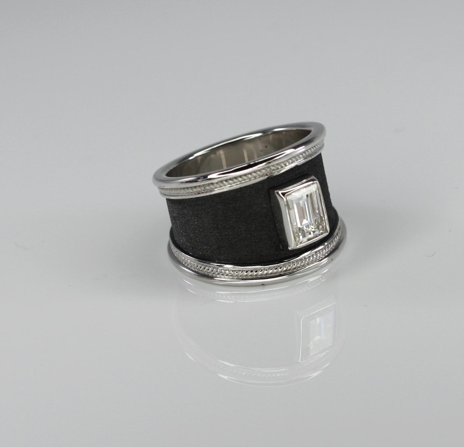 Georgios Collections Breiter Ring aus 18 Karat Weißgold und schwarzem Rhodium Diamant im Angebot 2