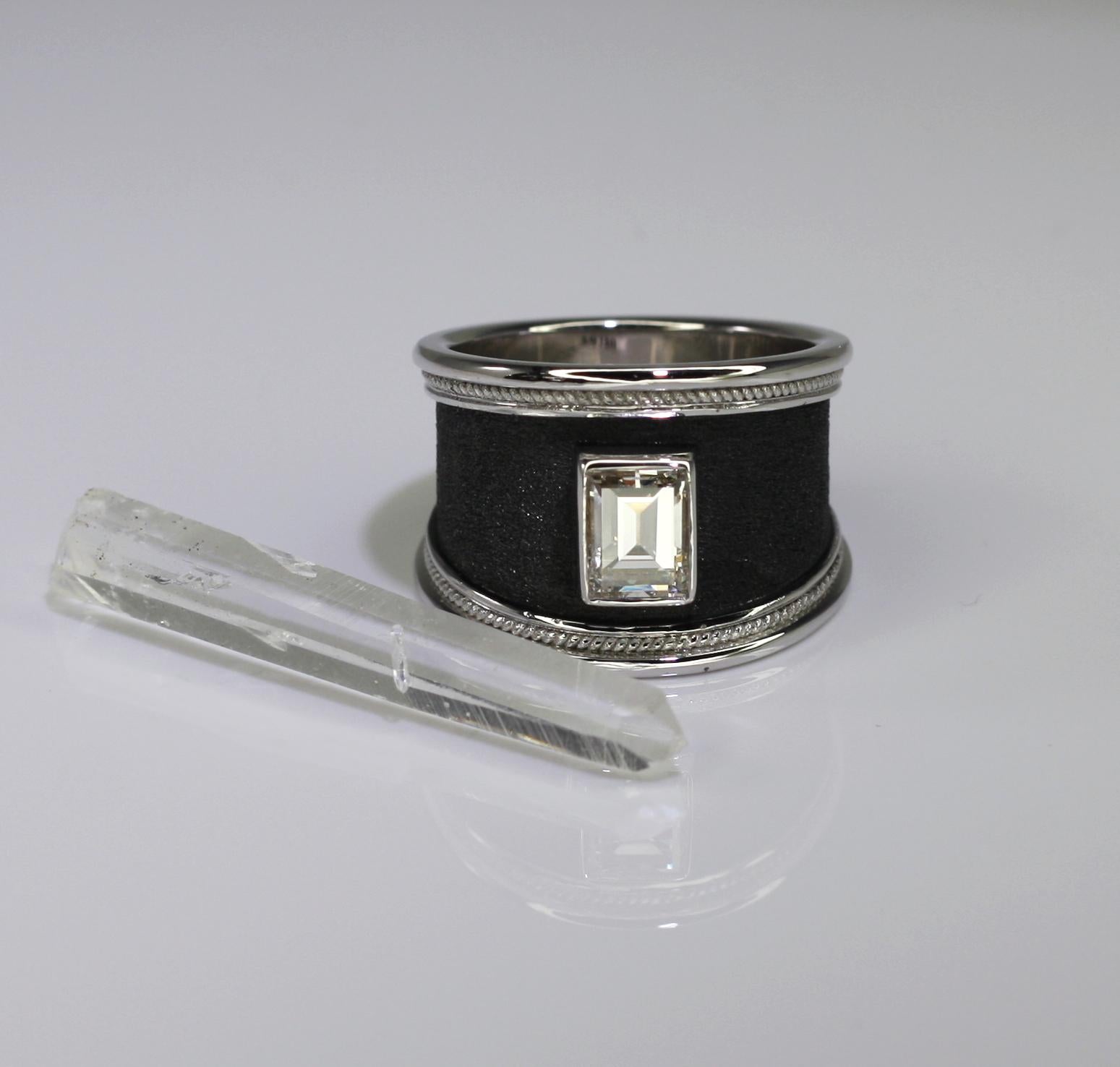Georgios Collections Breiter Ring aus 18 Karat Weißgold und schwarzem Rhodium Diamant im Angebot 3
