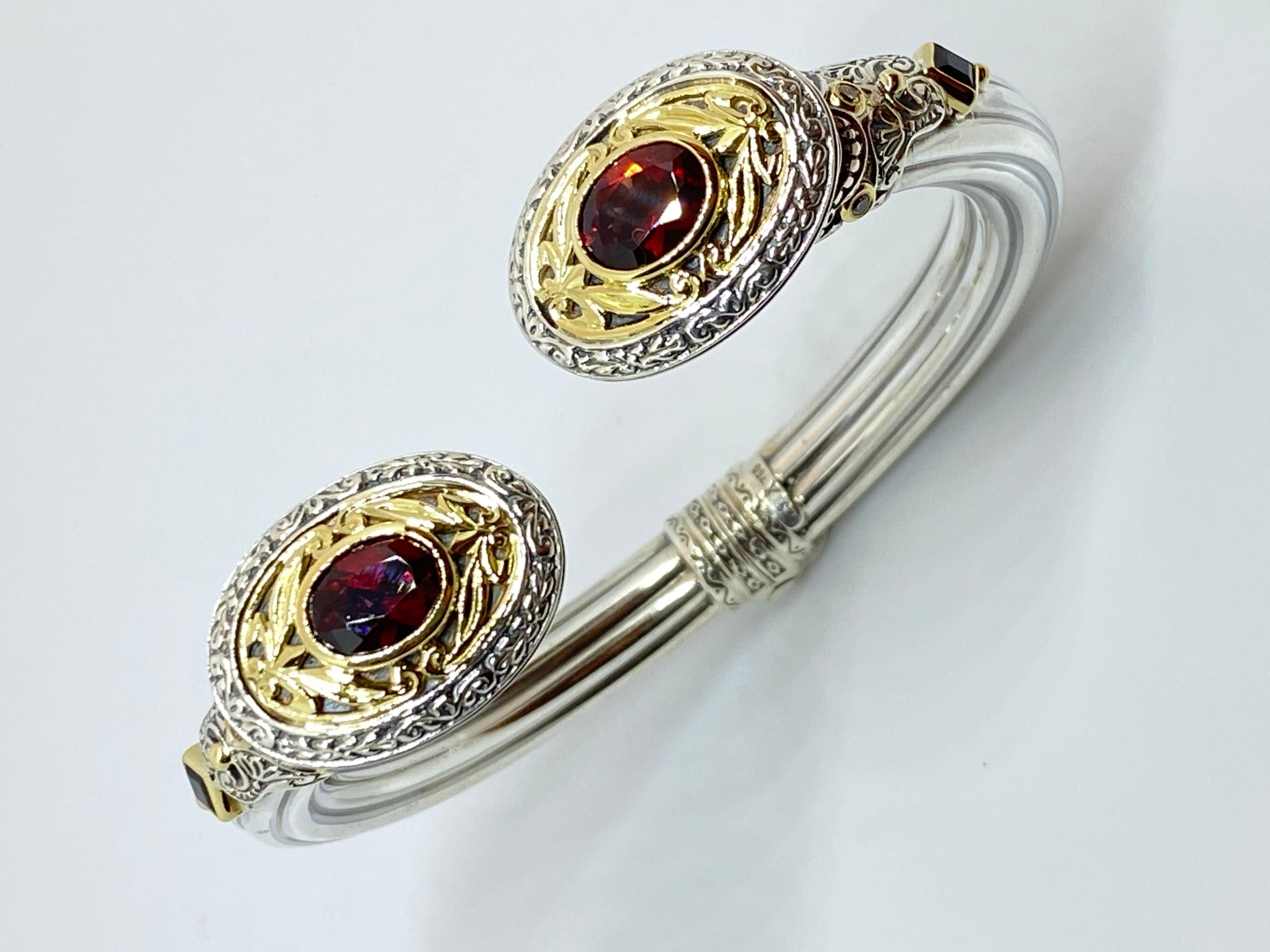 Georgios Collections Armband aus 18 Karat Gold und Silber mit rotem Granat und Saphir (Ovalschliff) im Angebot