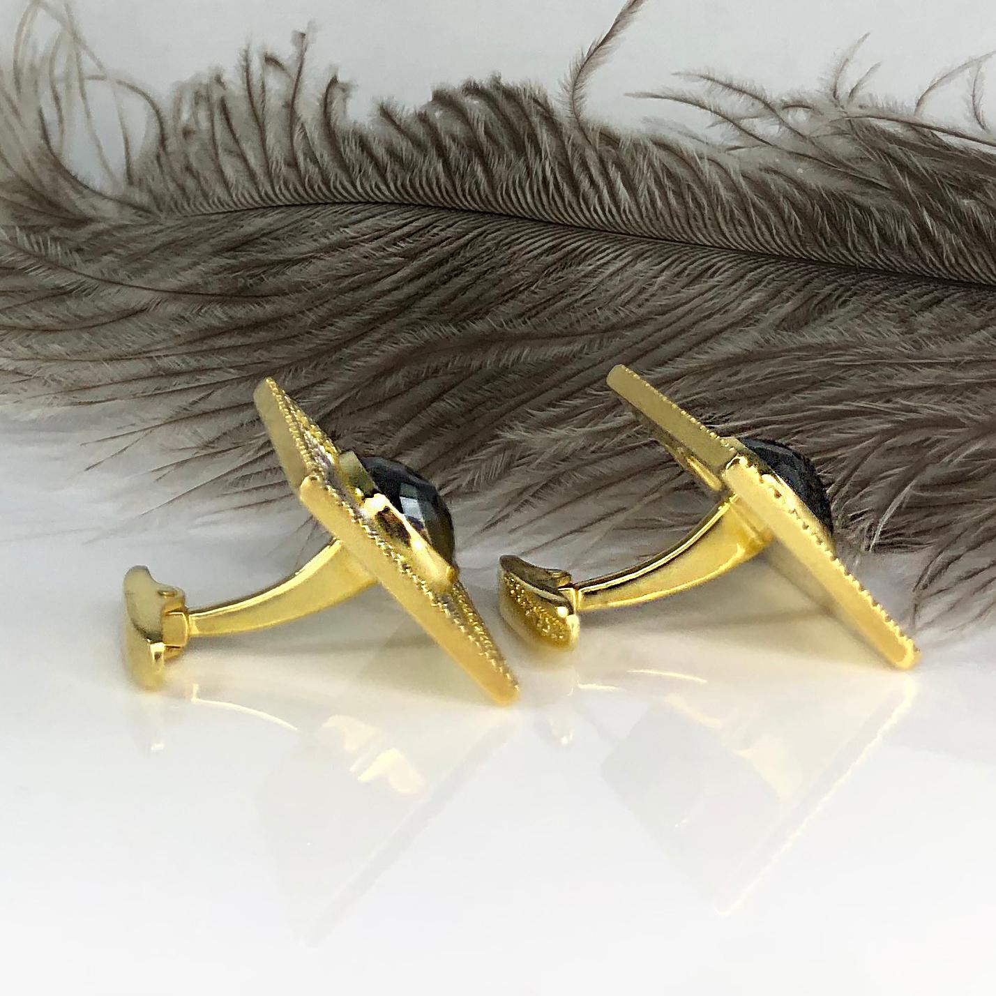 Georgios Kollektionen zweifarbige Manschettenknöpfe aus 18 Karat Gold mit schwarzen und weißen Diamanten (Zeitgenössisch) im Angebot
