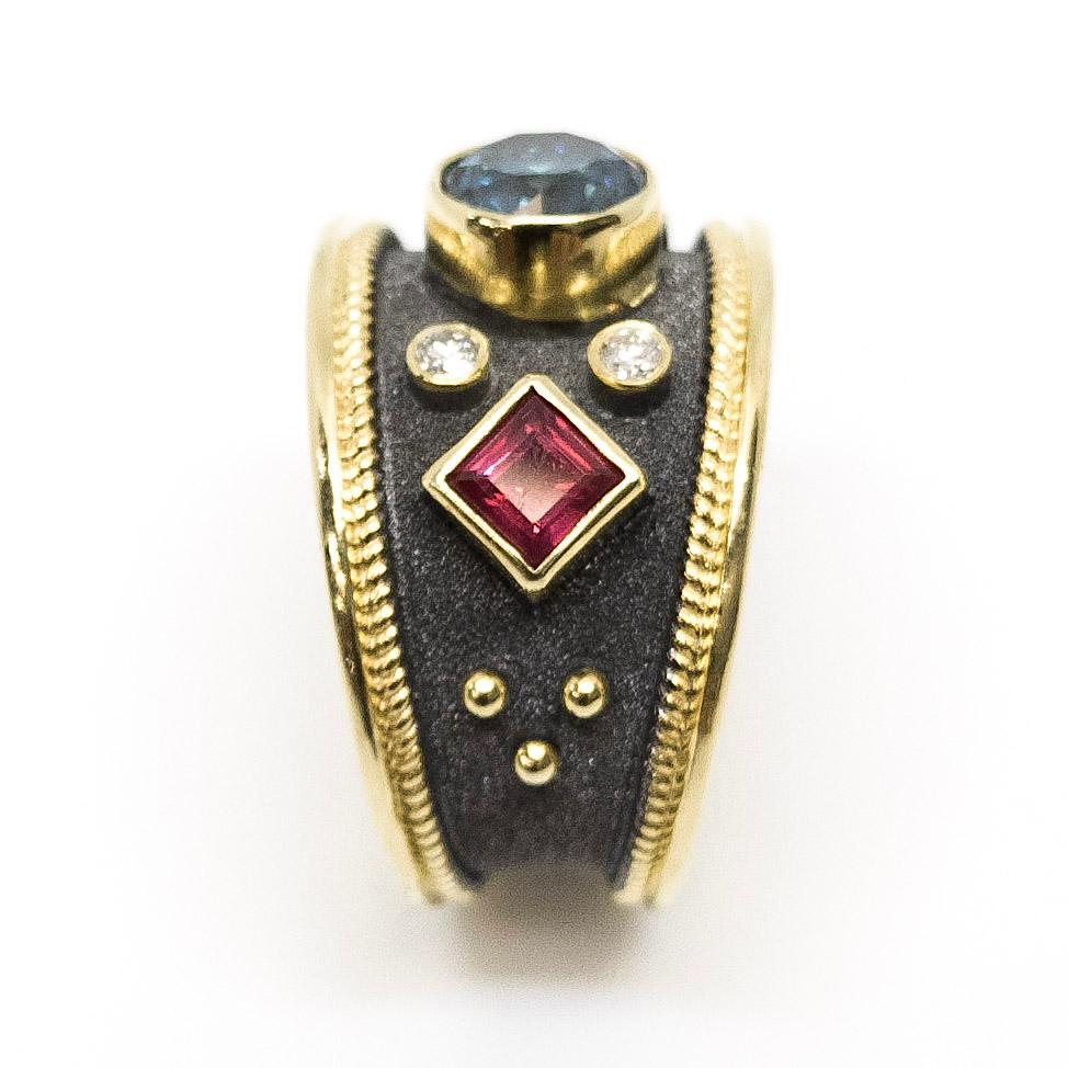 Georgios Kollektionen 18 Karat Gold Blauer Diamant-Smaragd-Rubin-Ring mit Rhodium im Zustand „Neu“ im Angebot in Astoria, NY