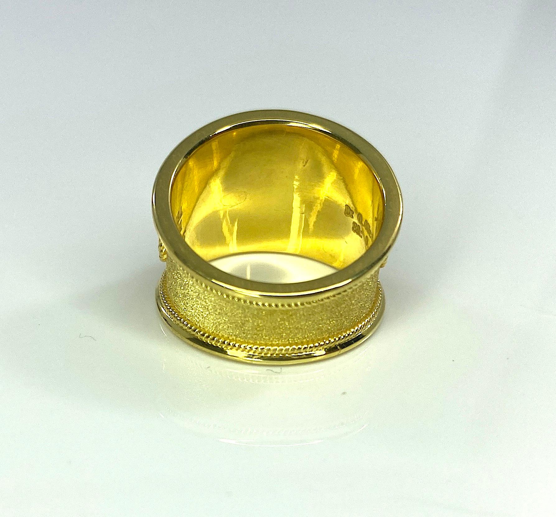 Georgios Kollektionen Granulation Ring aus 18 Karat Gold mit blauem Saphir und Diamant  (Rundschliff) im Angebot