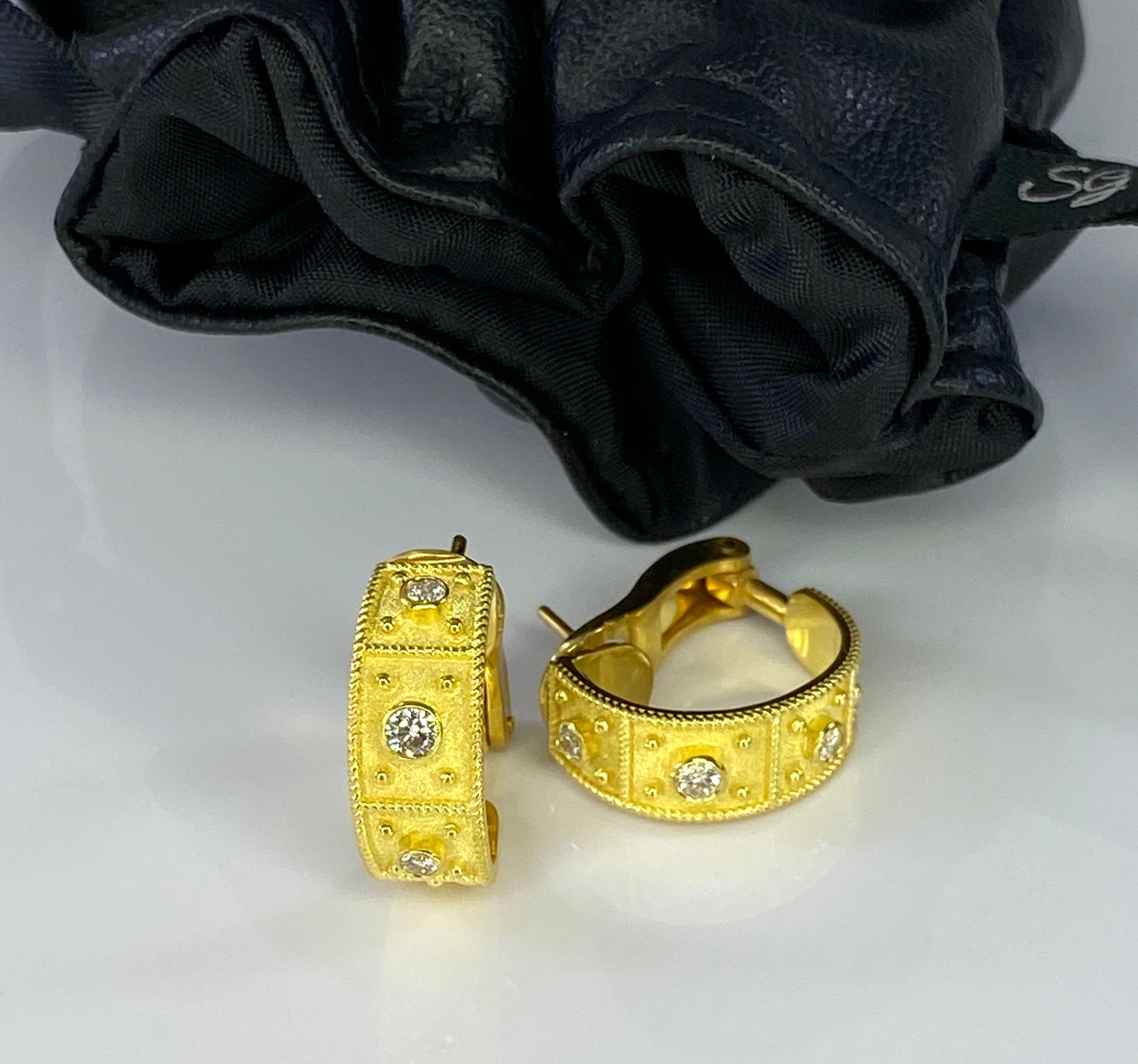 Créoles à clips byzantines en or 18 carats et diamants, collection Georgios Neuf - En vente à Astoria, NY