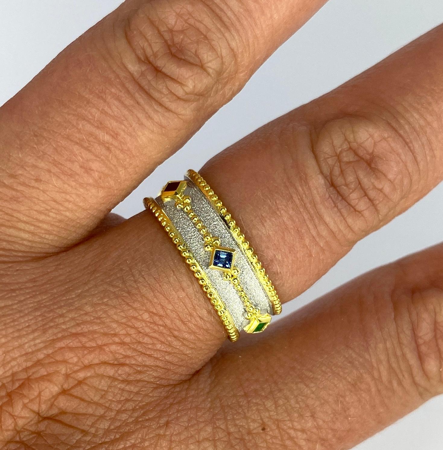 Georgios Collections Bague byzantine en or 18 carats avec rubis, saphir et émeraude en vente 3