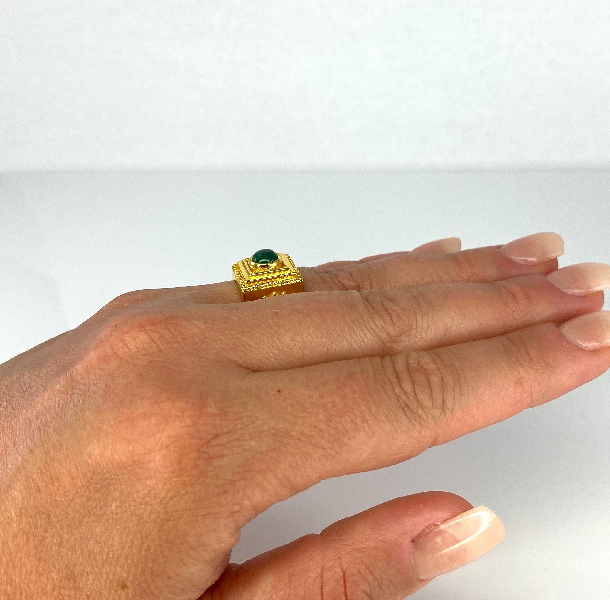 Georgios Collections Bague en or 18 carats avec émeraude cabochon avec granulation en vente 7