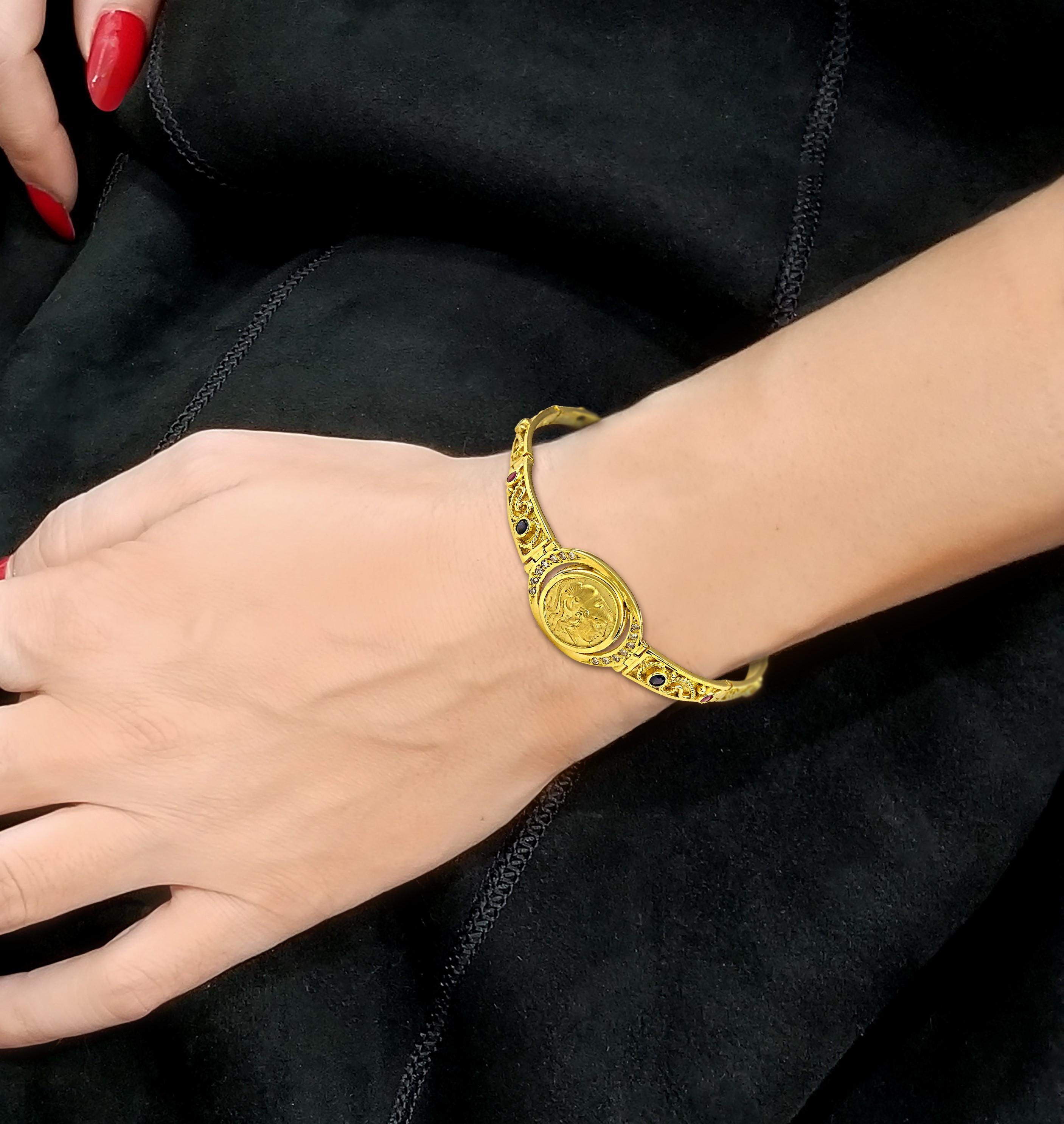 Byzantin Georgios Collections Bracelet de pièces de monnaie en or 18 carats avec diamants, rubis et saphirs en vente
