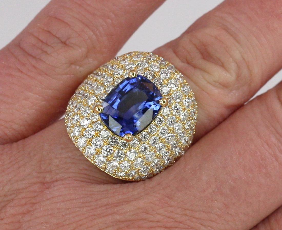 Georgios Collections Bague à large anneau en or 18 carats avec diamants et saphirs en vente 6