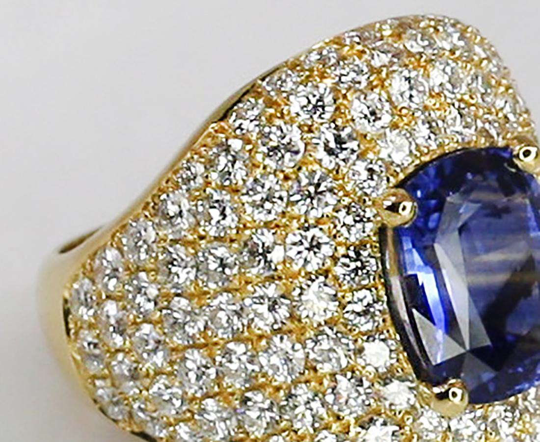 Georgios Collections Bague à large anneau en or 18 carats avec diamants et saphirs en vente 2