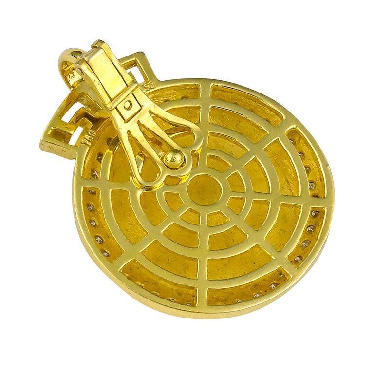 Pendentif grecque d'Alexander Collections en or 18 carats avec pièce de monnaie en diamants en vente 1