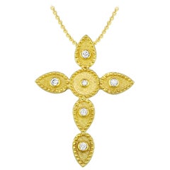 Georgios Collections Croix granulée en or jaune 18 carats avec chaîne et diamants