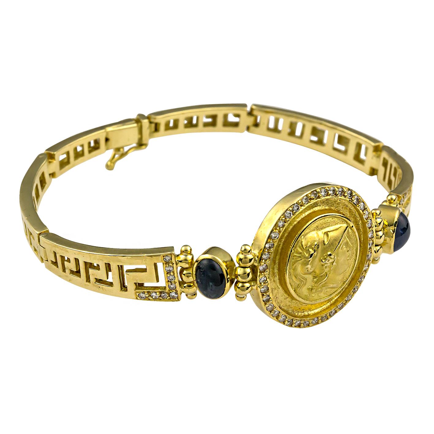 Georgios Collections Bracelet à motif grec en or 18 carats avec pièces de monnaie en diamants et saphirs en vente 3