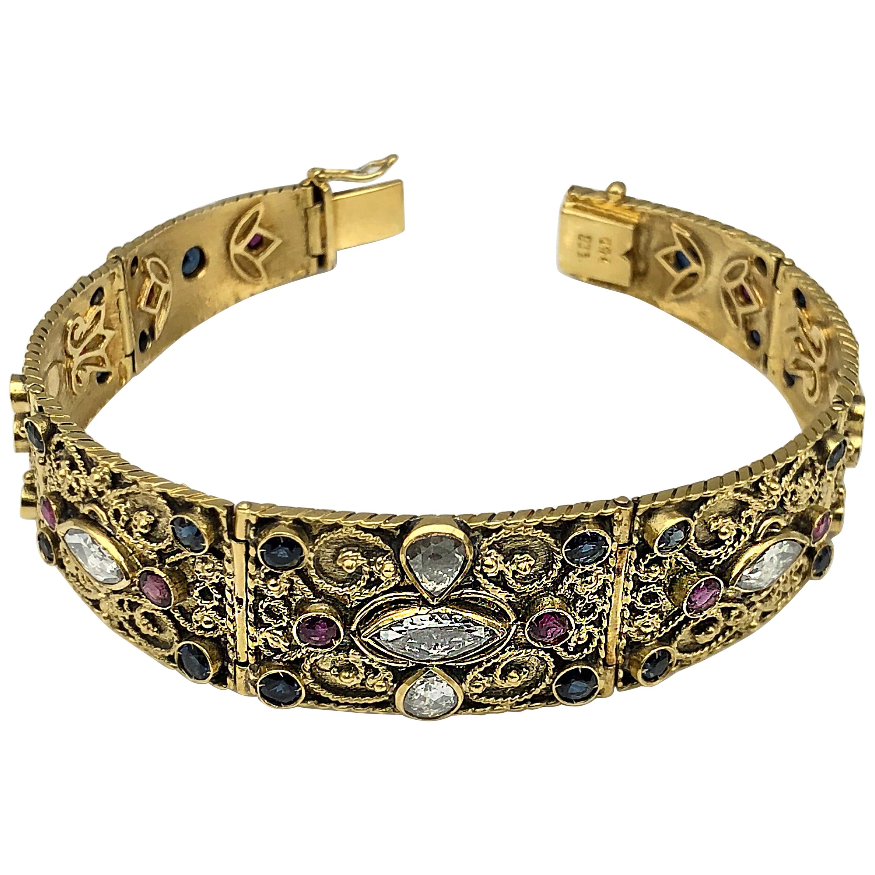 Georgios Collections Byzantinisches Armband aus 18 Karat Gold mit Diamanten, Saphiren und Rubinen im Angebot