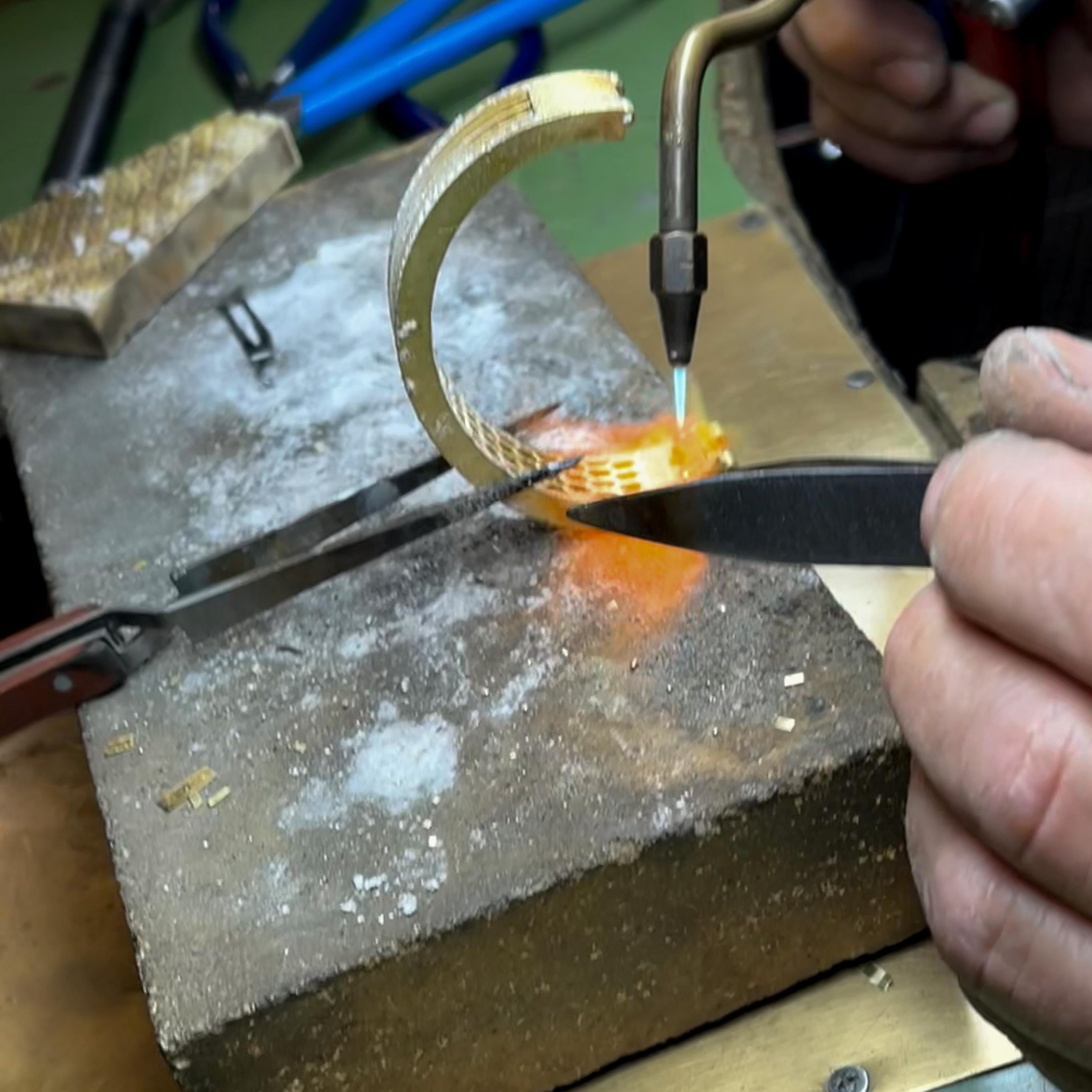 Colecciones Georgios Anillo de Diamantes Llave Griega de Oro de 18 Kilates con Rodio Negro en venta 11