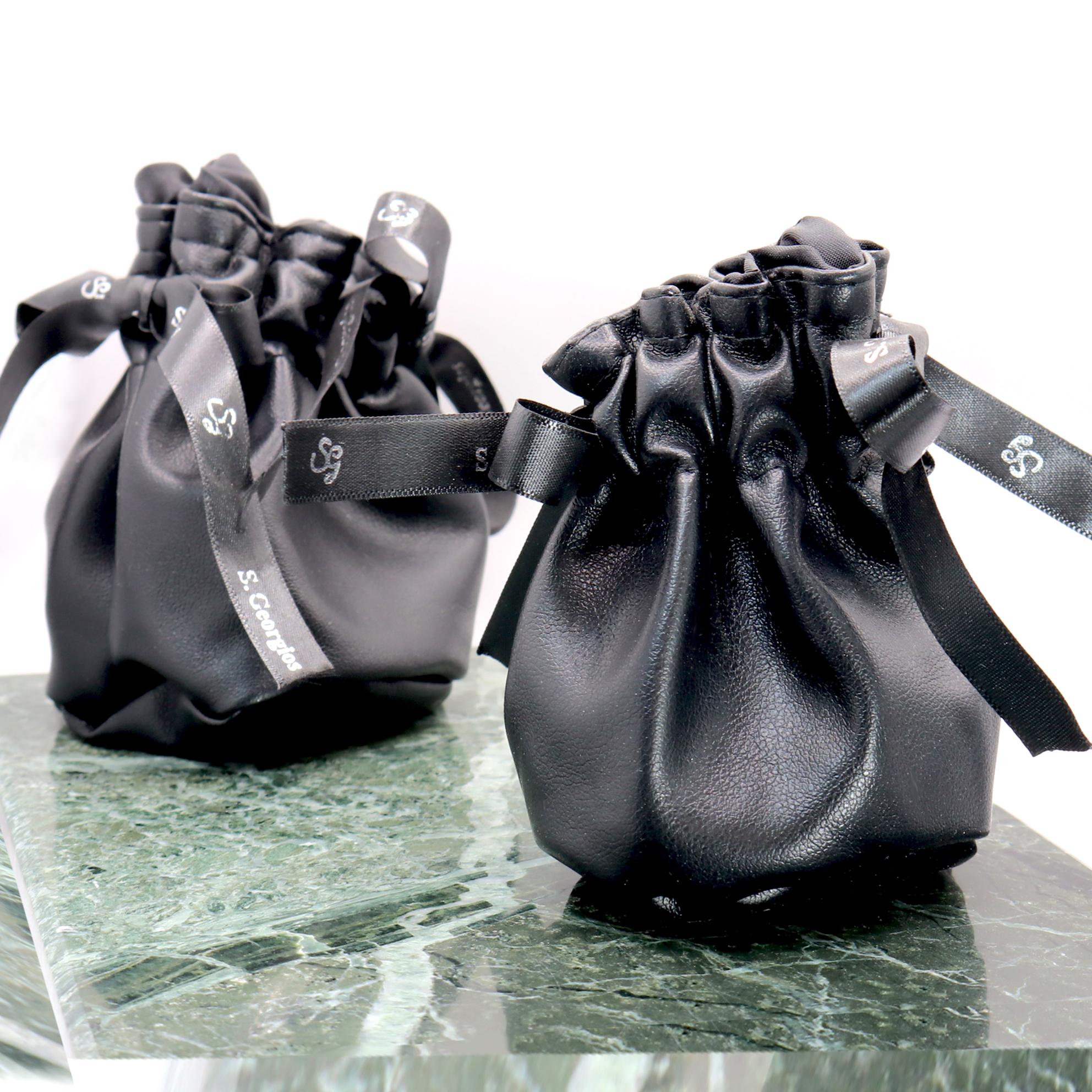Colgante Llave Griega de Esmeralda, Zafiro y Rubí de Oro de 18 Kilates Georgios Collections en venta 4