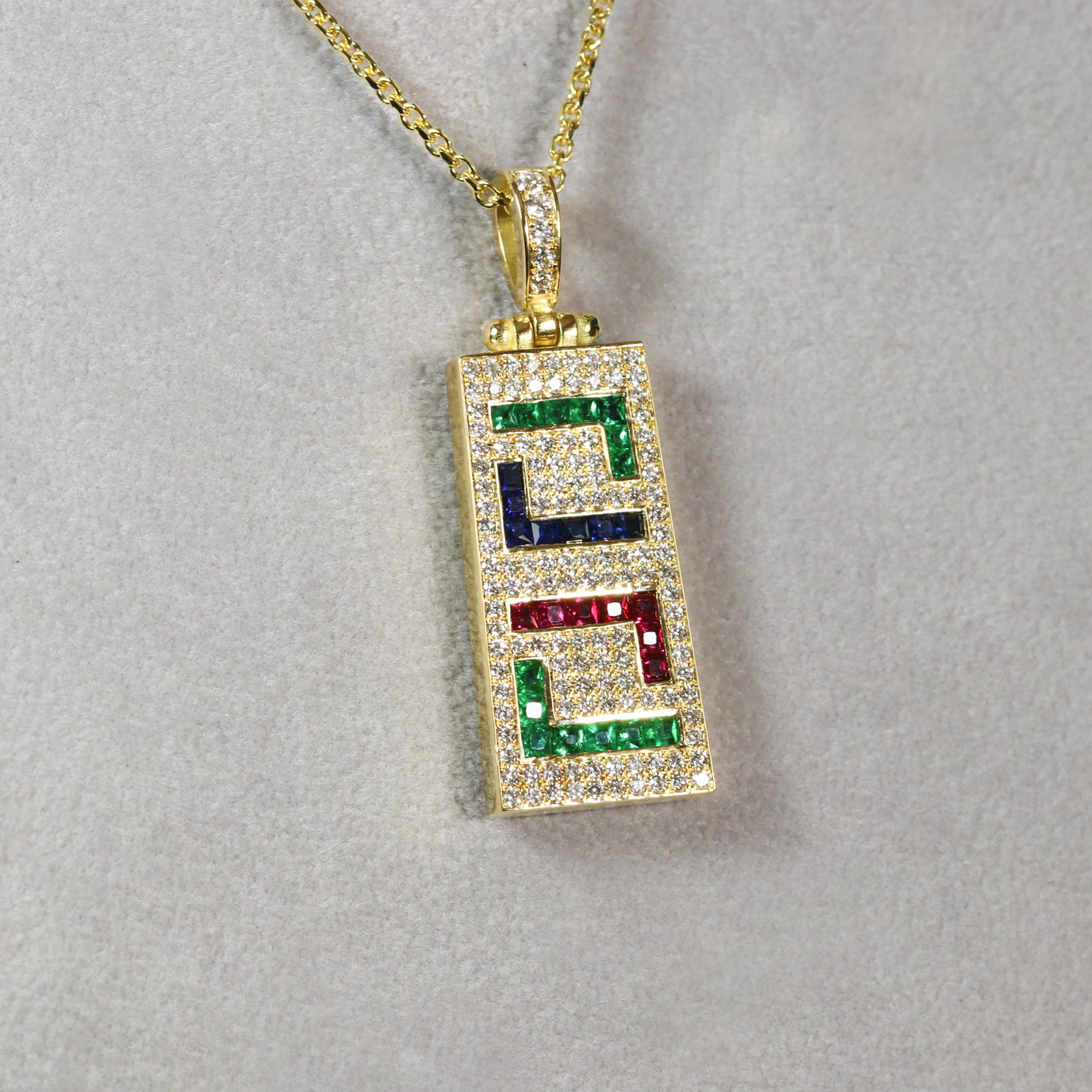 Colgante Llave Griega de Esmeralda, Zafiro y Rubí de Oro de 18 Kilates Georgios Collections en Nuevo estado para la venta en Astoria, NY