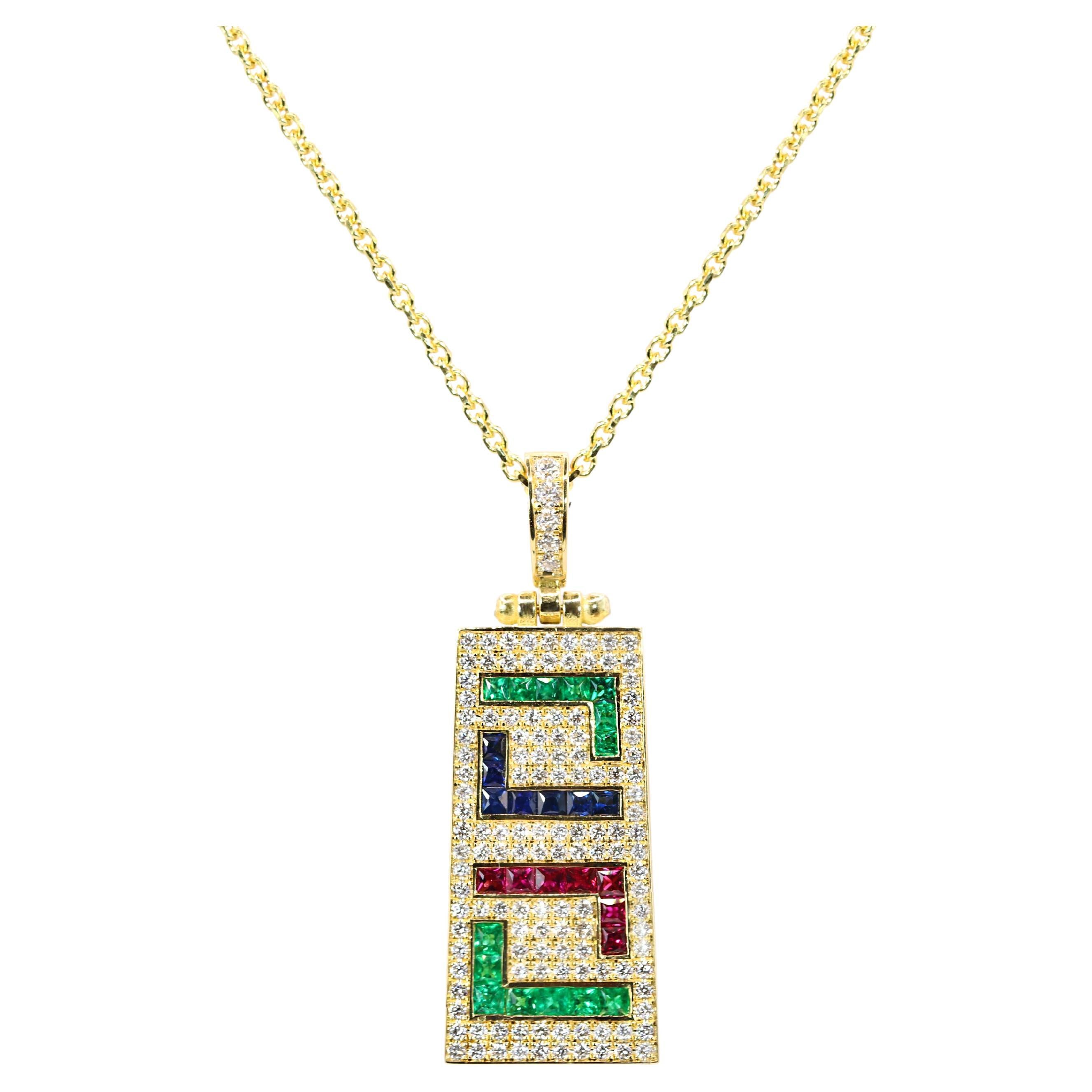 Colgante Llave Griega de Esmeralda, Zafiro y Rubí de Oro de 18 Kilates Georgios Collections