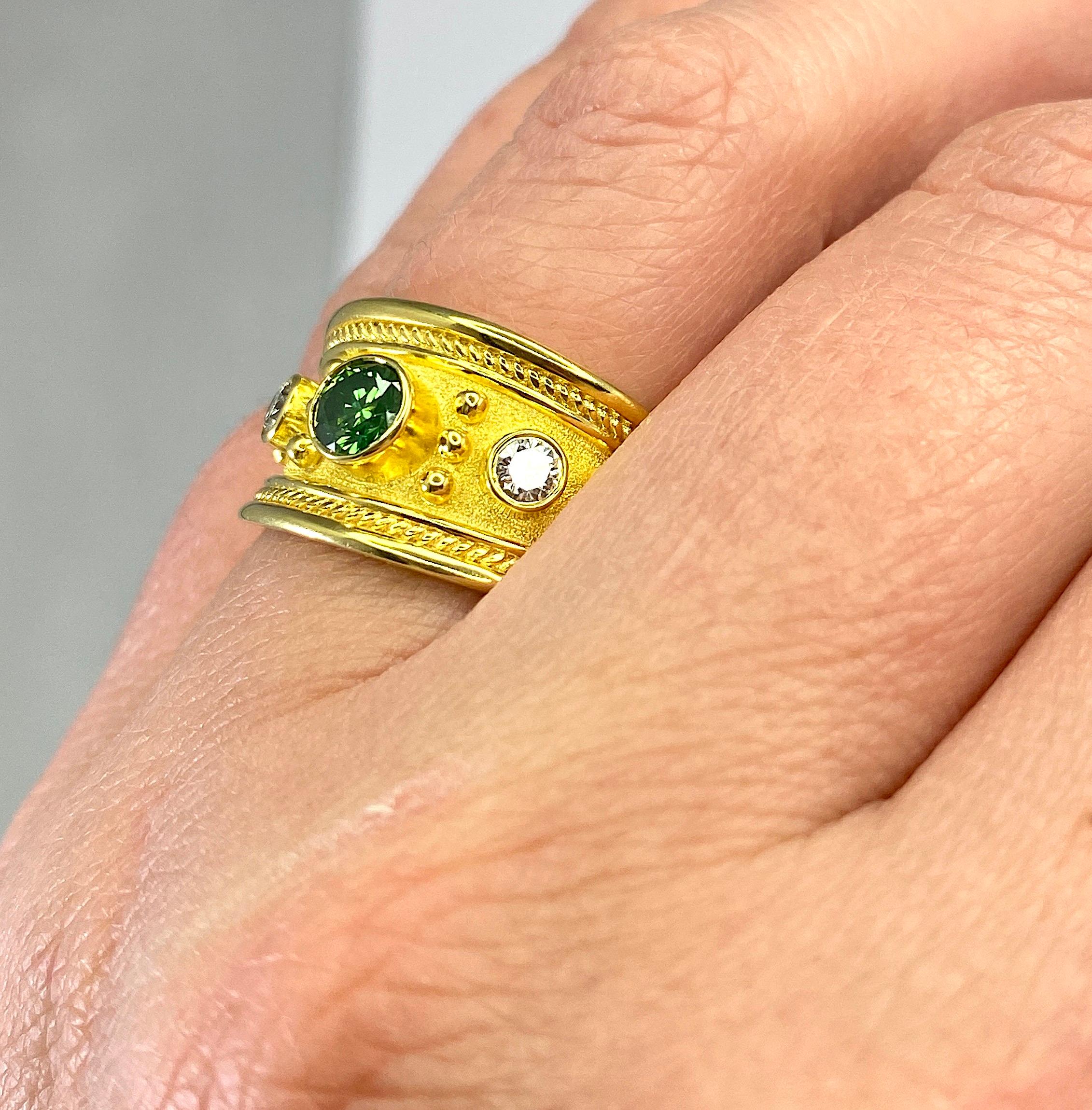 Georgios Collections Granulation-Ring aus 18 Karat Gold mit grünem und weißem Diamanten  im Angebot 3