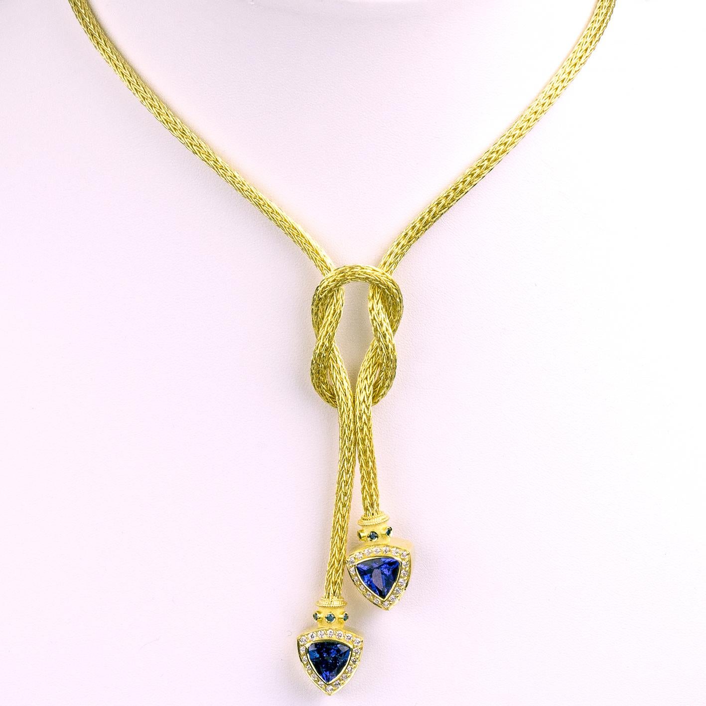 Bizantino Georgios Collections - Collana in corda d'oro 18 carati lavorata a mano con tanzanite in vendita
