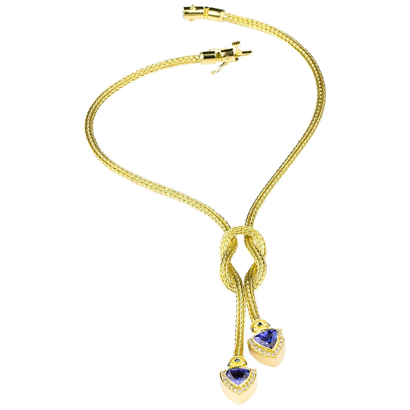 Taglio trillion Georgios Collections - Collana in corda d'oro 18 carati lavorata a mano con tanzanite in vendita