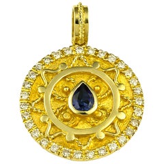 Collier pendentif Georgios Collections en or 18 carats avec saphir en forme de poire et diamants