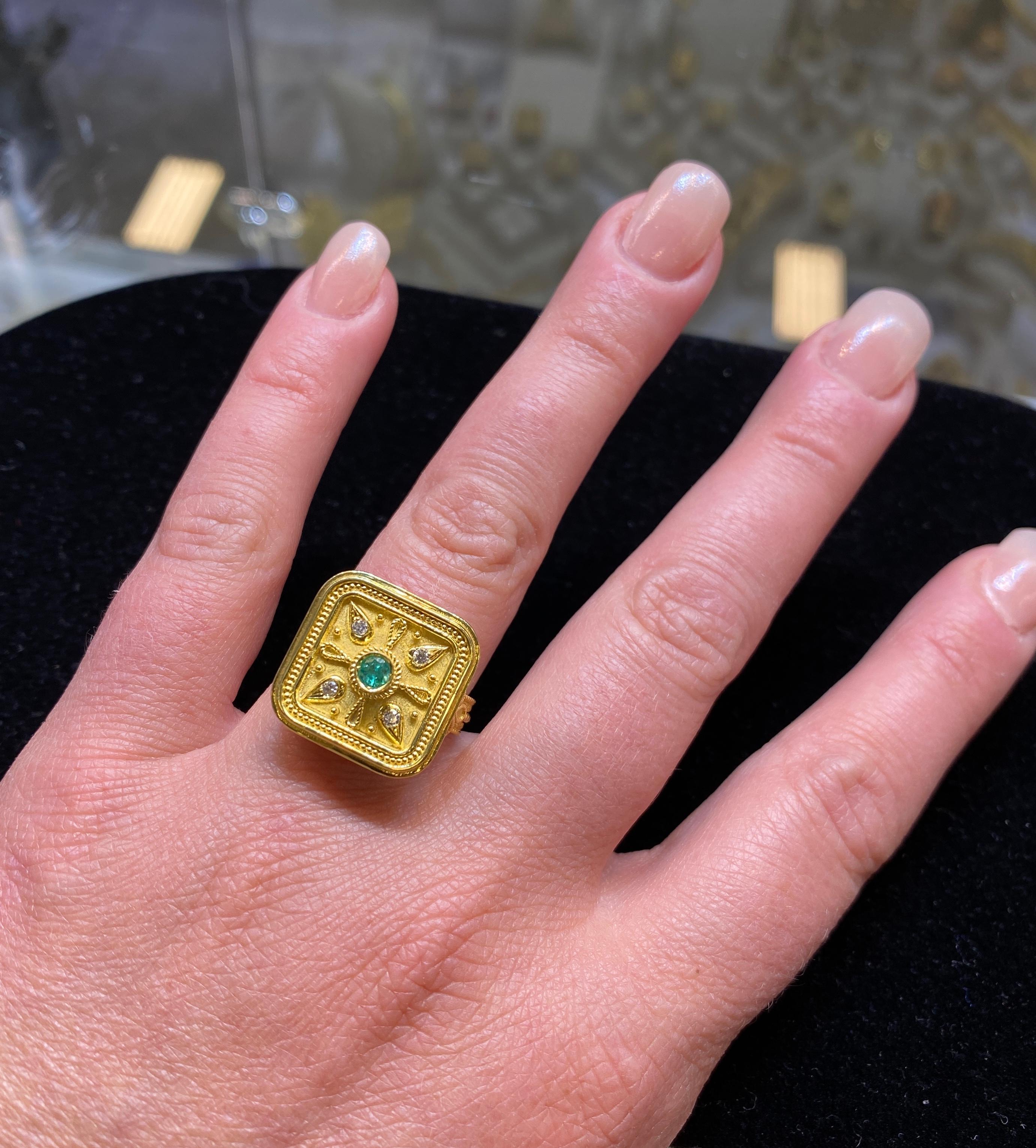 Georgios Collections, bague carrée en or 18 carats avec granulation et diamant émeraude en vente 8