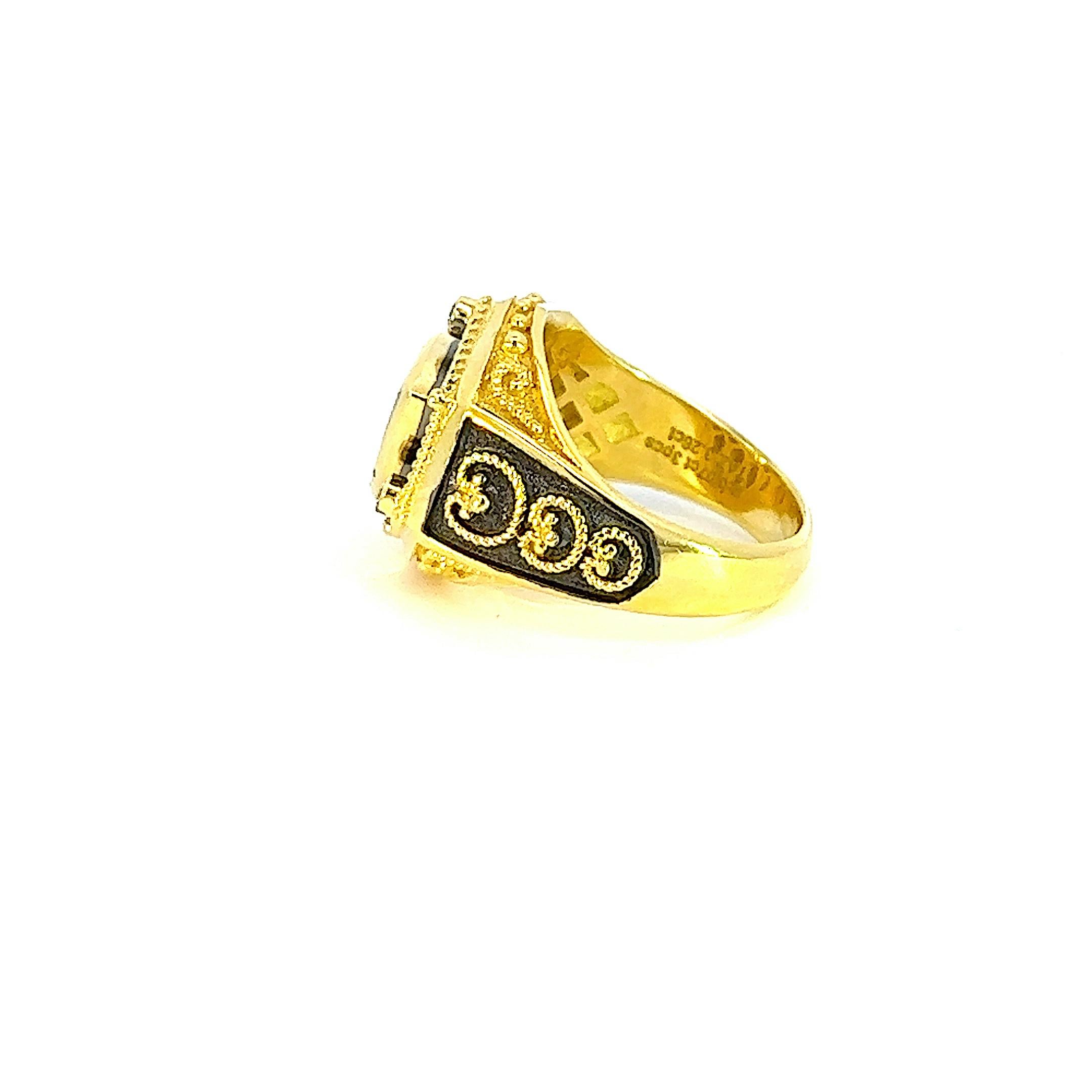 Georgios Collections Ring aus 18 Karat Gold mit Tansanit im Trillionenschliff und Diamanten (Trillionschliff) im Angebot