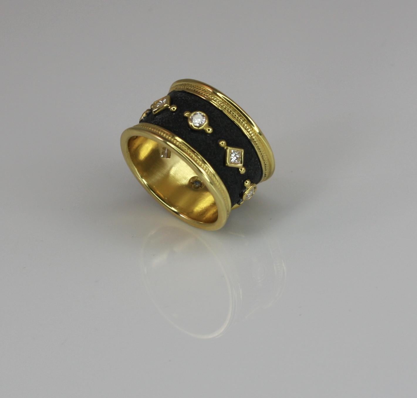 Anello a fascia larga eternità con diamante bicolore Georgios Collections 18 Karat Gold in vendita 4