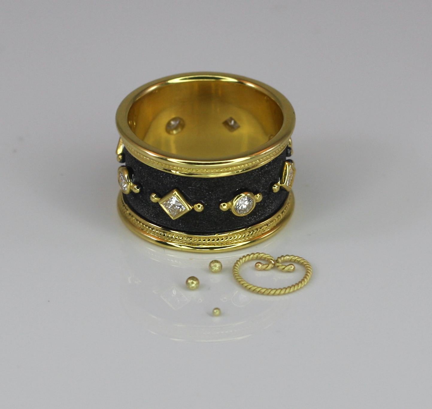 Georgios Collections, 18 Karat Gold, zweifarbiger, breiter Ewigkeitsring mit Diamanten im Angebot 9