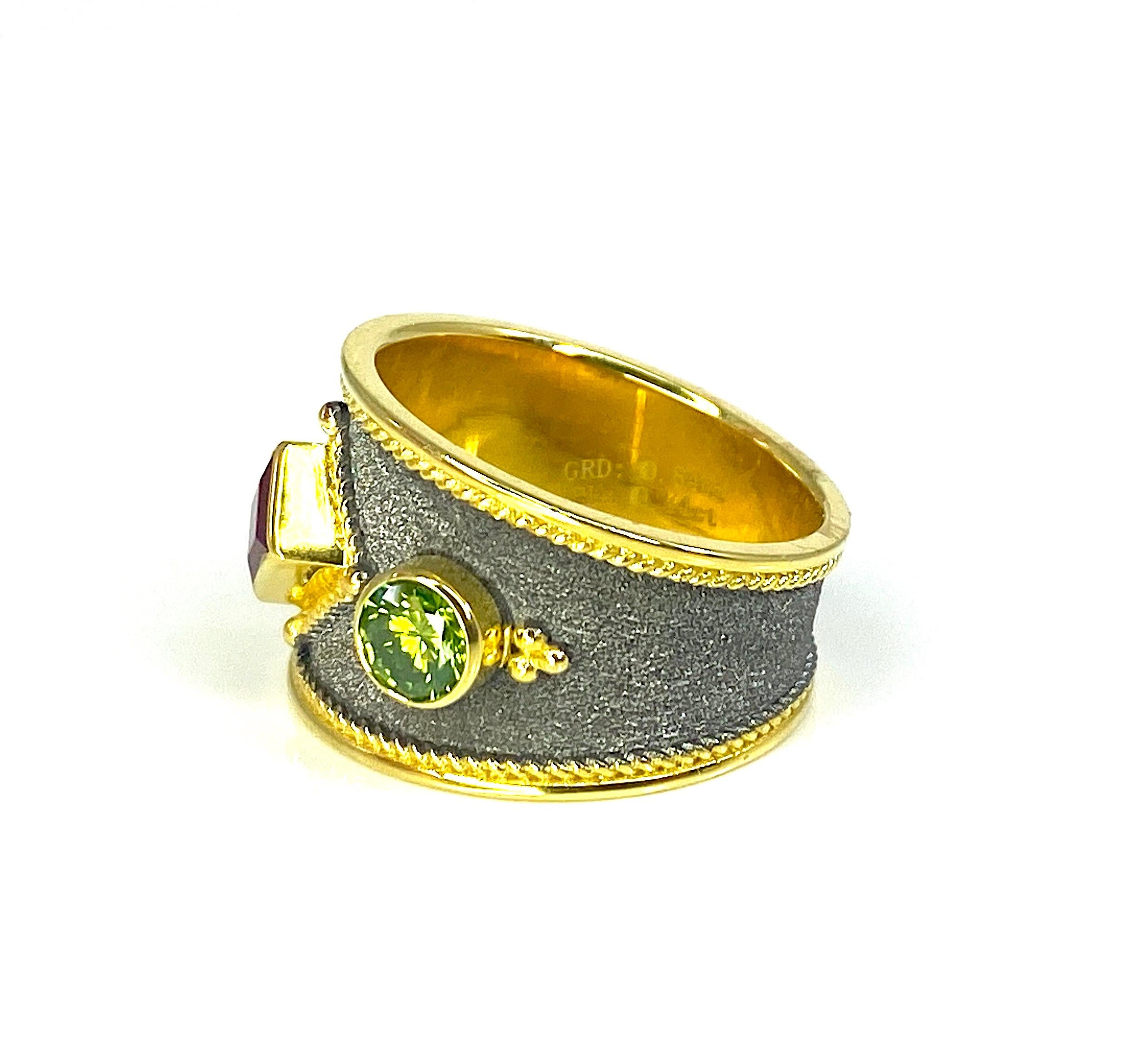 Georgios Kollektionen Ring aus 18 Karat Gold mit zweifarbigem grünem Diamant und Rubin  im Angebot 10