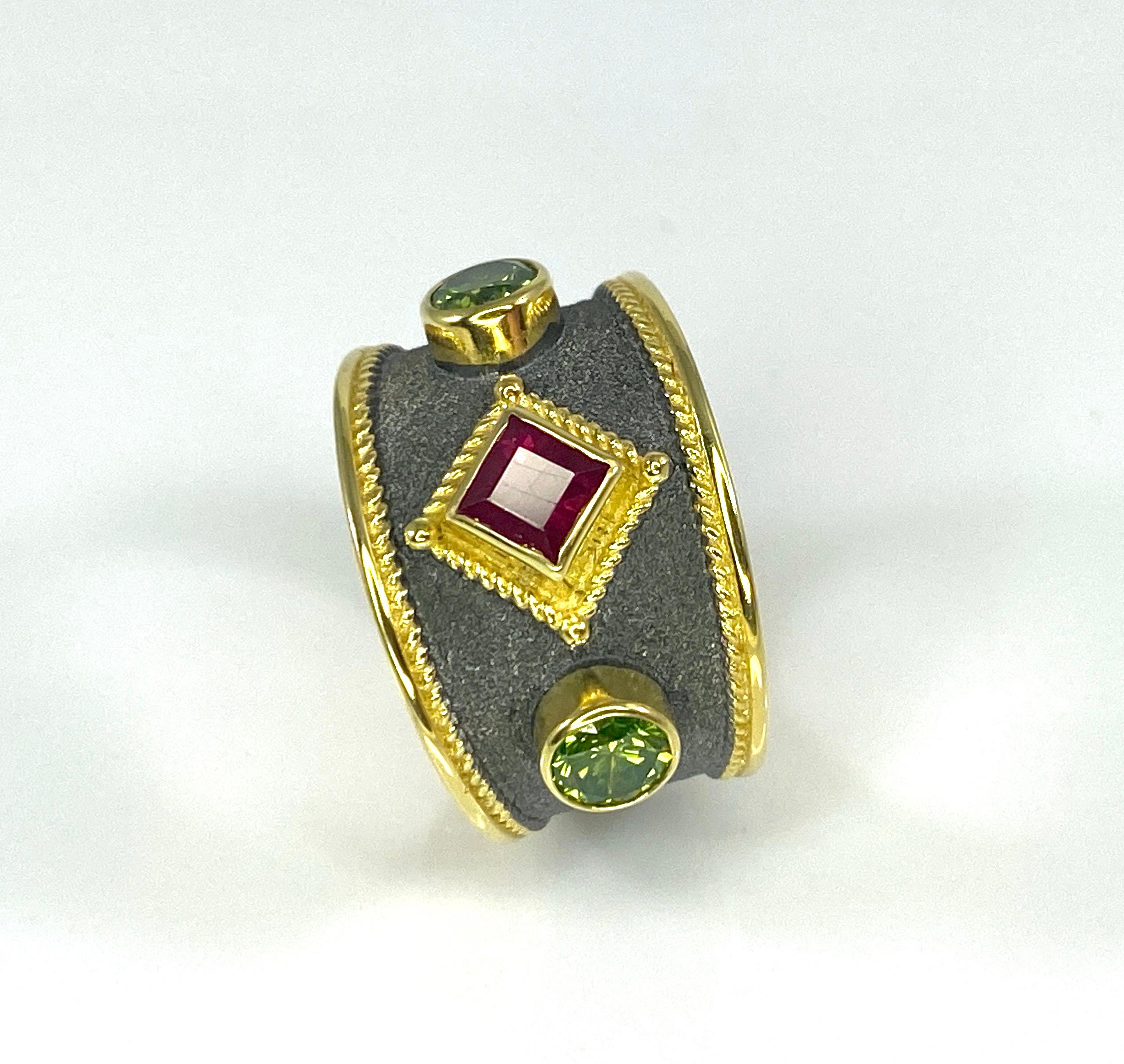 Women's Georgios Collections 18 Karat Gold Two Tone Green Diamond and Ruby Ring  For Sale