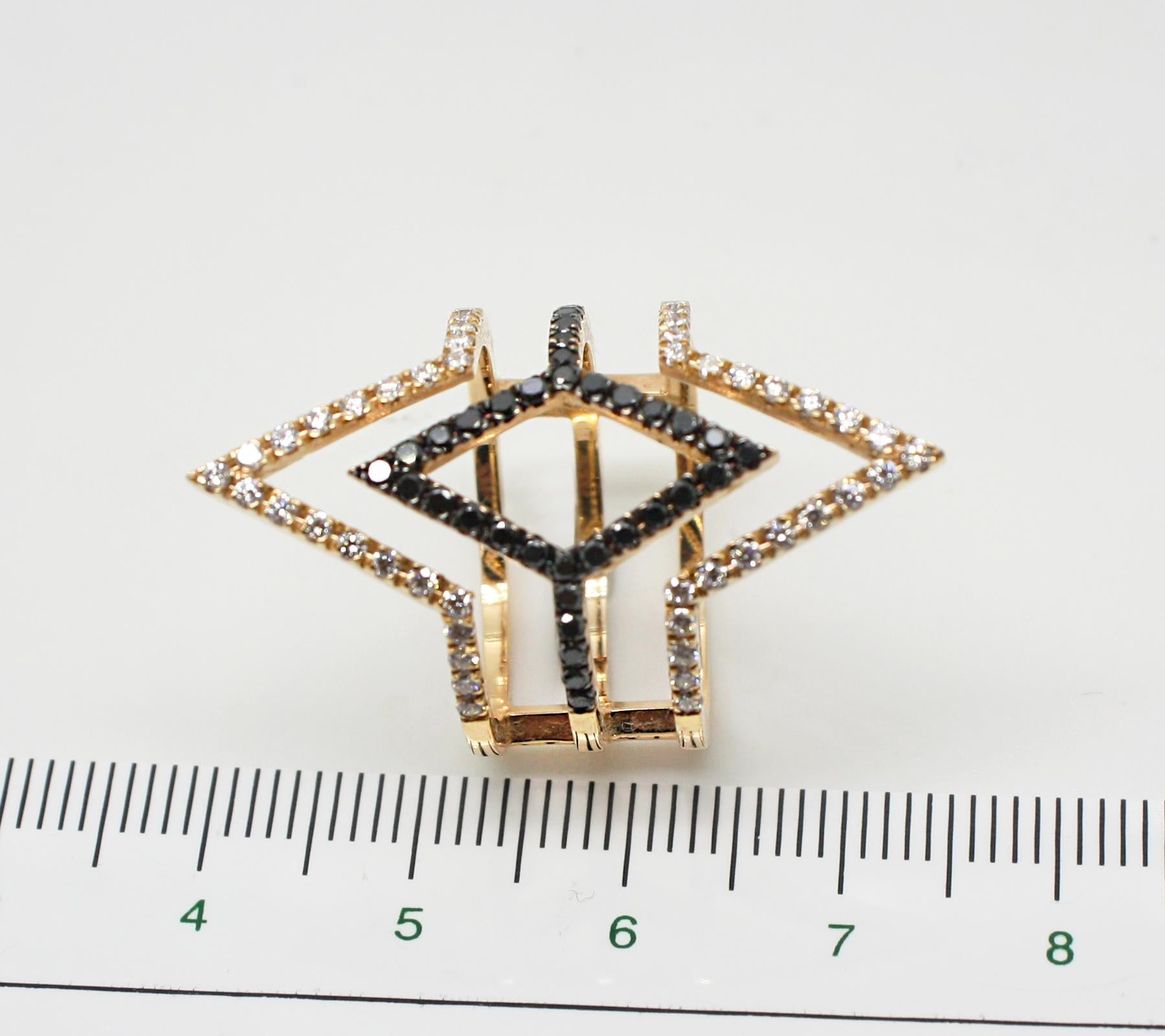 Georgios Collections Bague jonc en or rose 18 carats avec diamants noirs et blancs en forme de spirale en vente 2