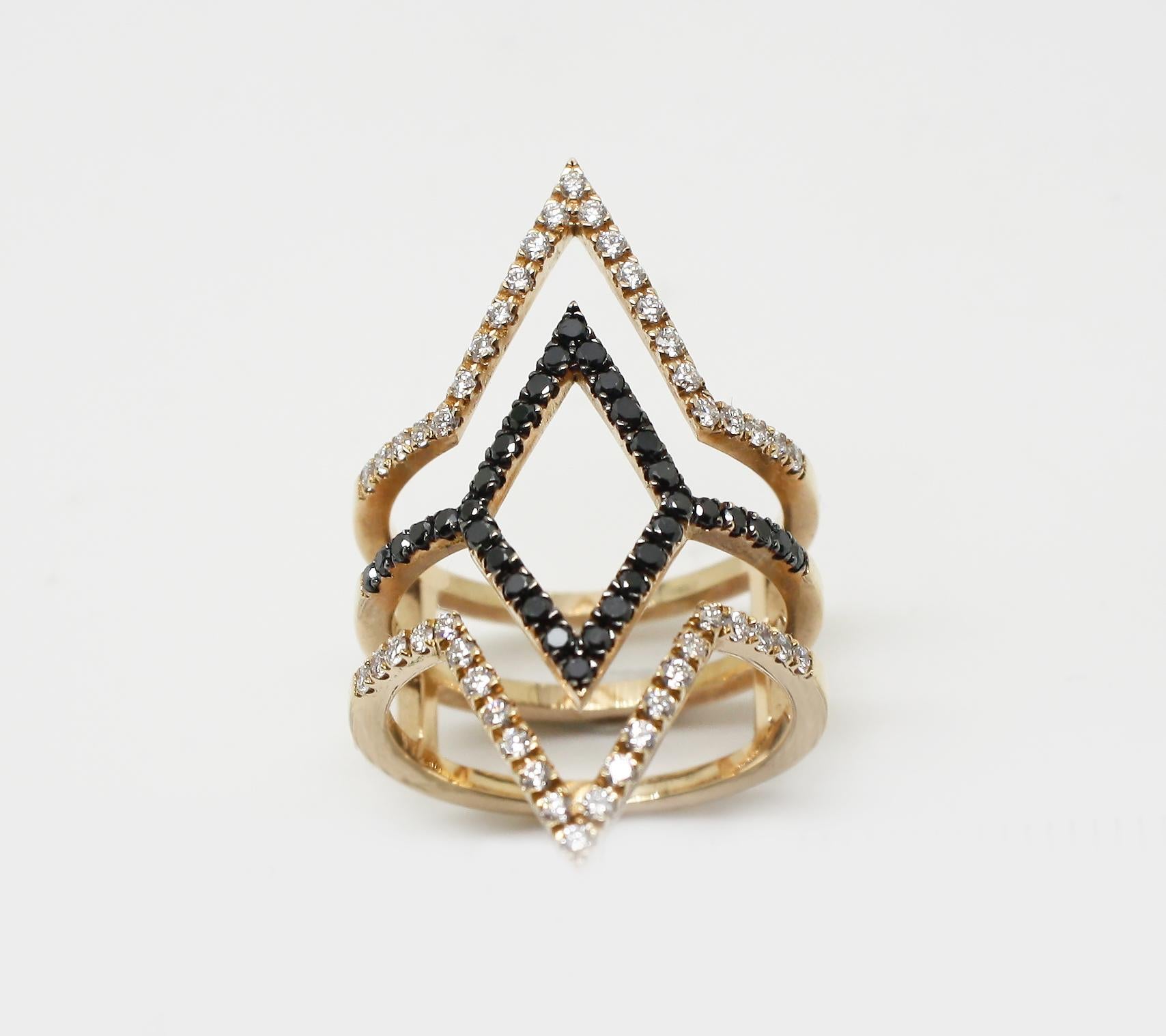 Georgios Collections Bague jonc en or rose 18 carats avec diamants noirs et blancs en forme de spirale en vente 3