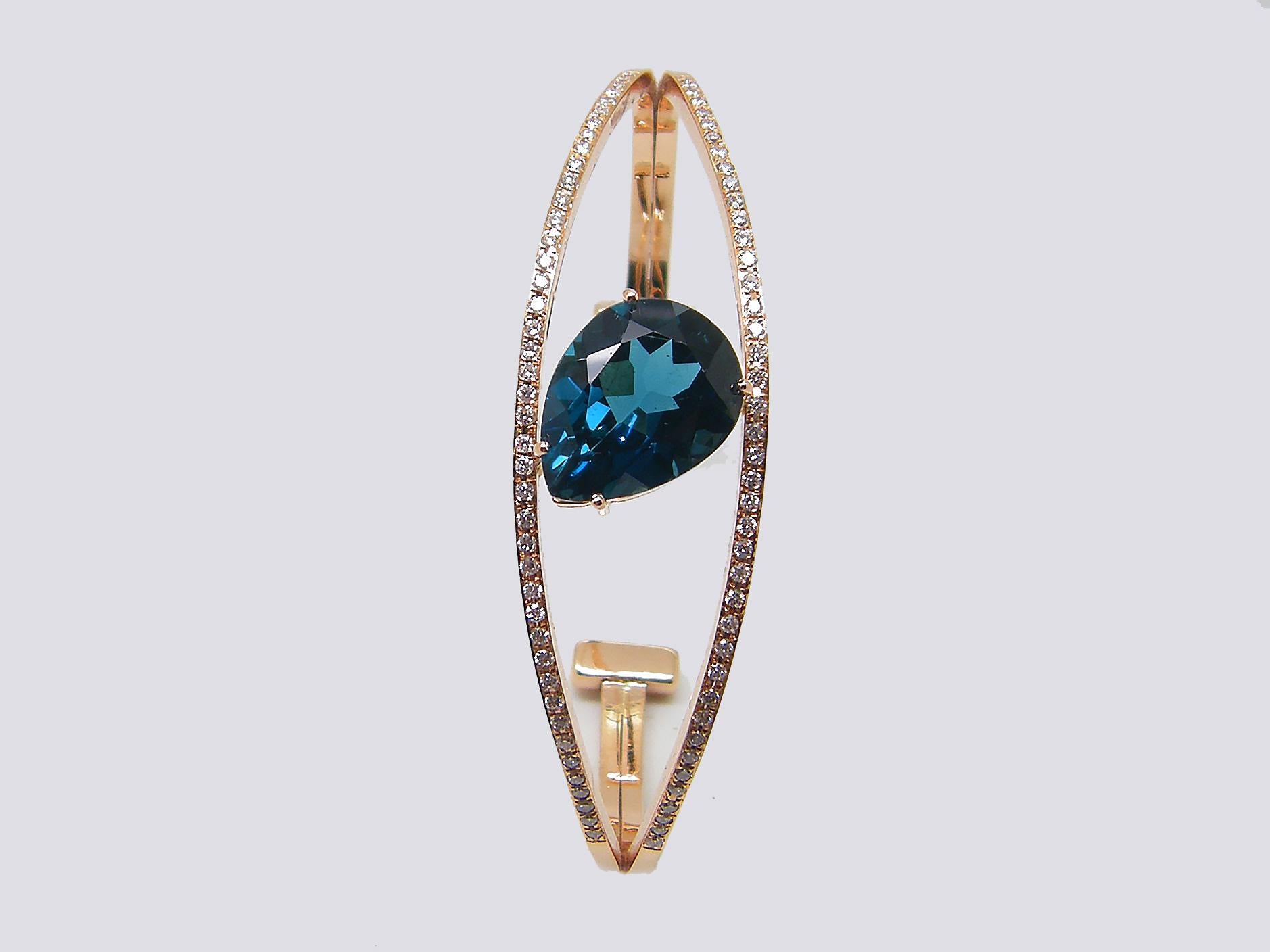 Georgios Collections Armspange, 18 Karat Roségold Diamant Londoner Blautopas (Tropfenschliff) im Angebot