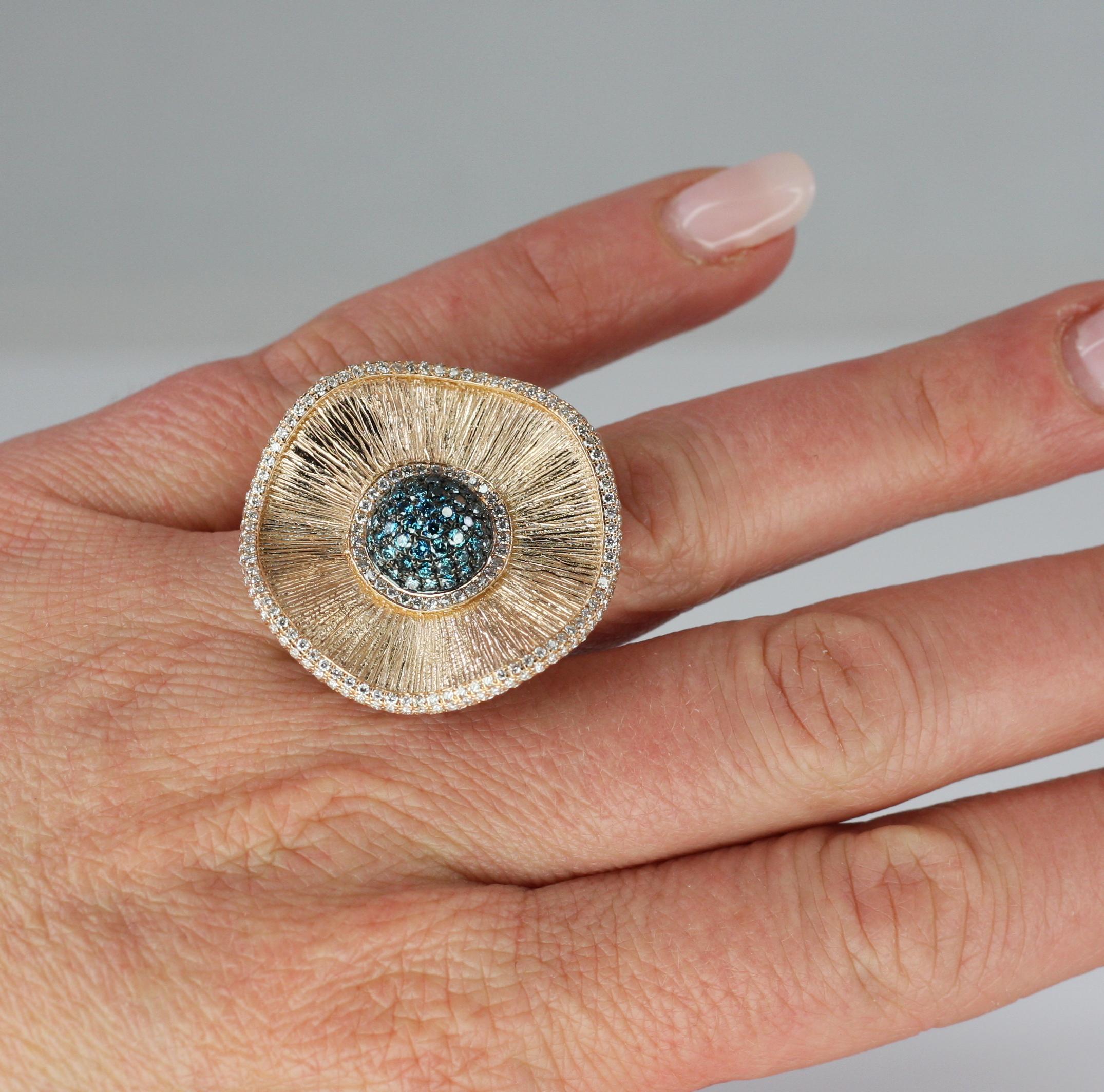 Georgios Collections 18 Karat Roségold Multi Blauer und Weißer Diamant-Ring (Rundschliff) im Angebot