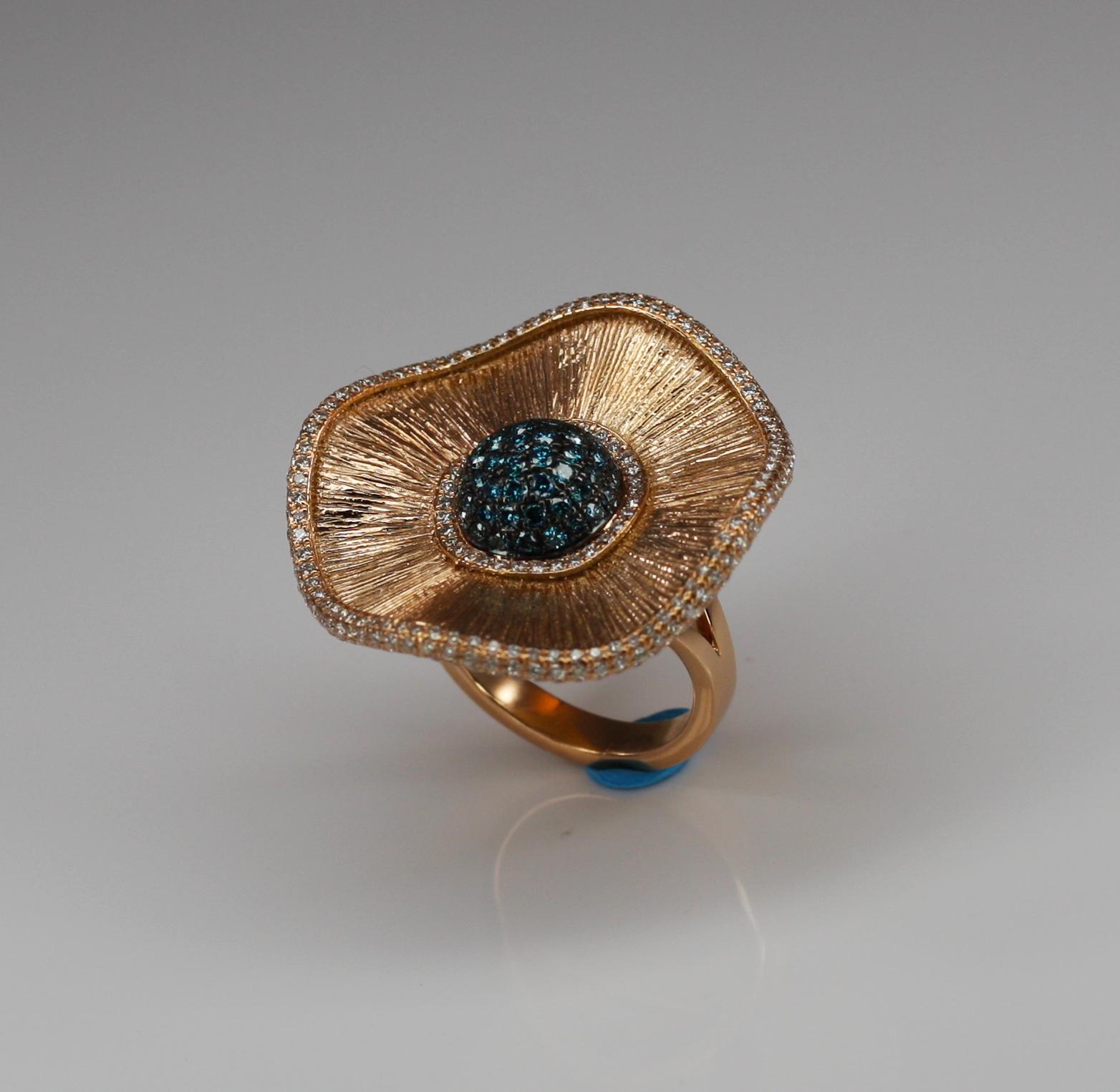 Georgios Collections 18 Karat Roségold Multi Blauer und Weißer Diamant-Ring im Zustand „Neu“ im Angebot in Astoria, NY