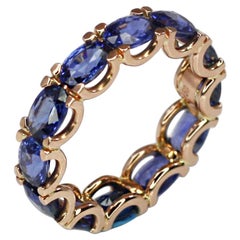 Anello a fascia per l'eternità con zaffiro blu naturale di Georgios Collections in oro rosa 18 carati